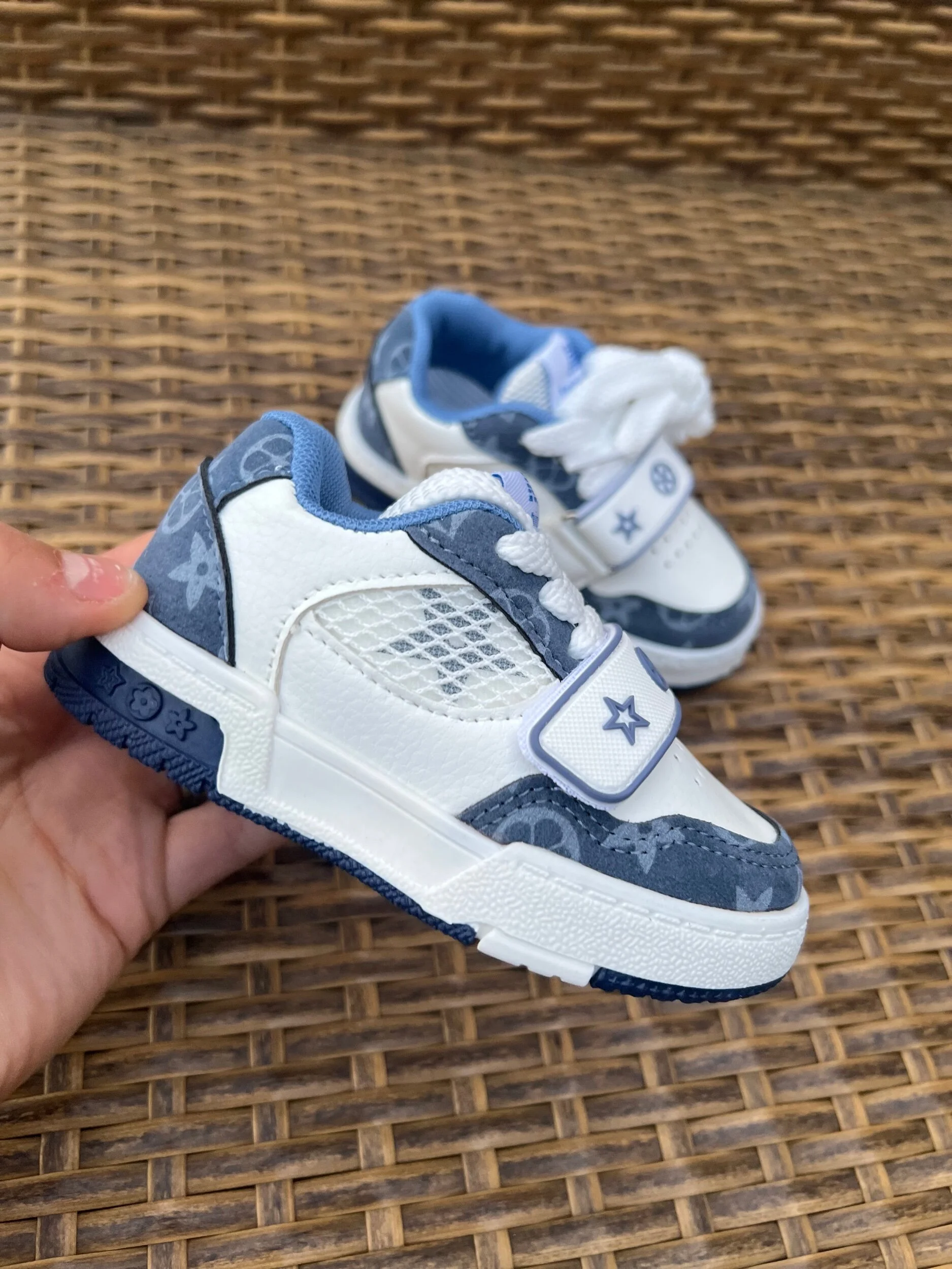 6D90CD45-3FC1-47F8-A098-CF3C97C9E701