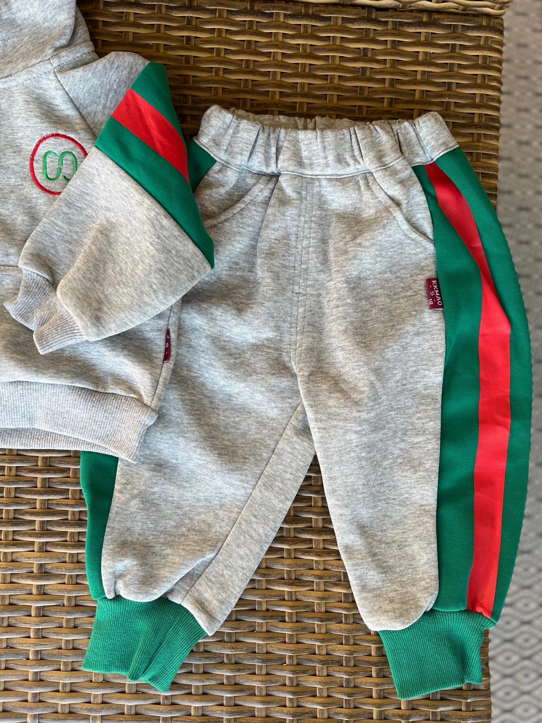 C95F4AF7-93D1-4C9E-AF32-FCE8AACFB9BF