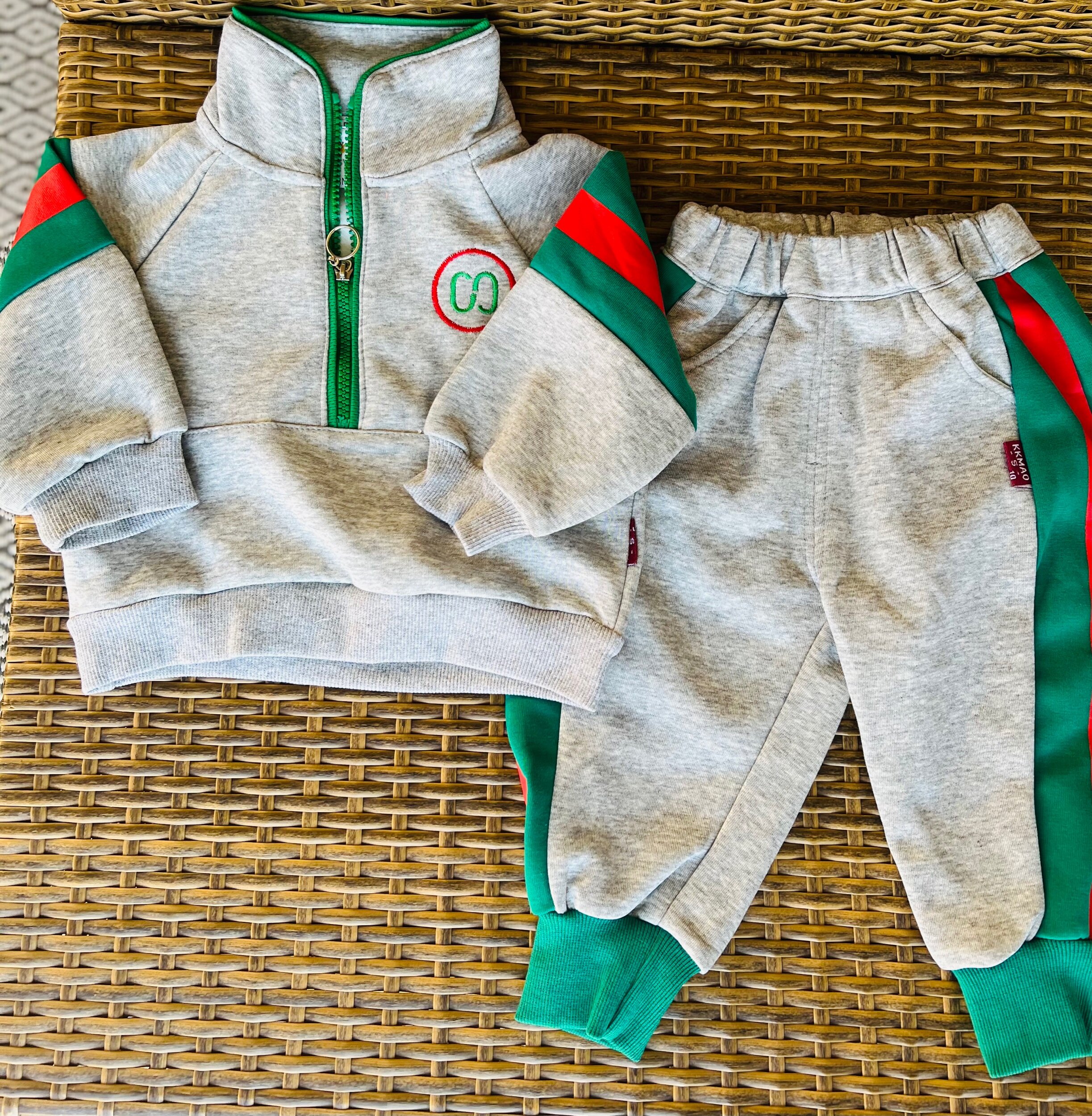 8FAF9B0B-4704-40EB-A975-8100687BFDD6