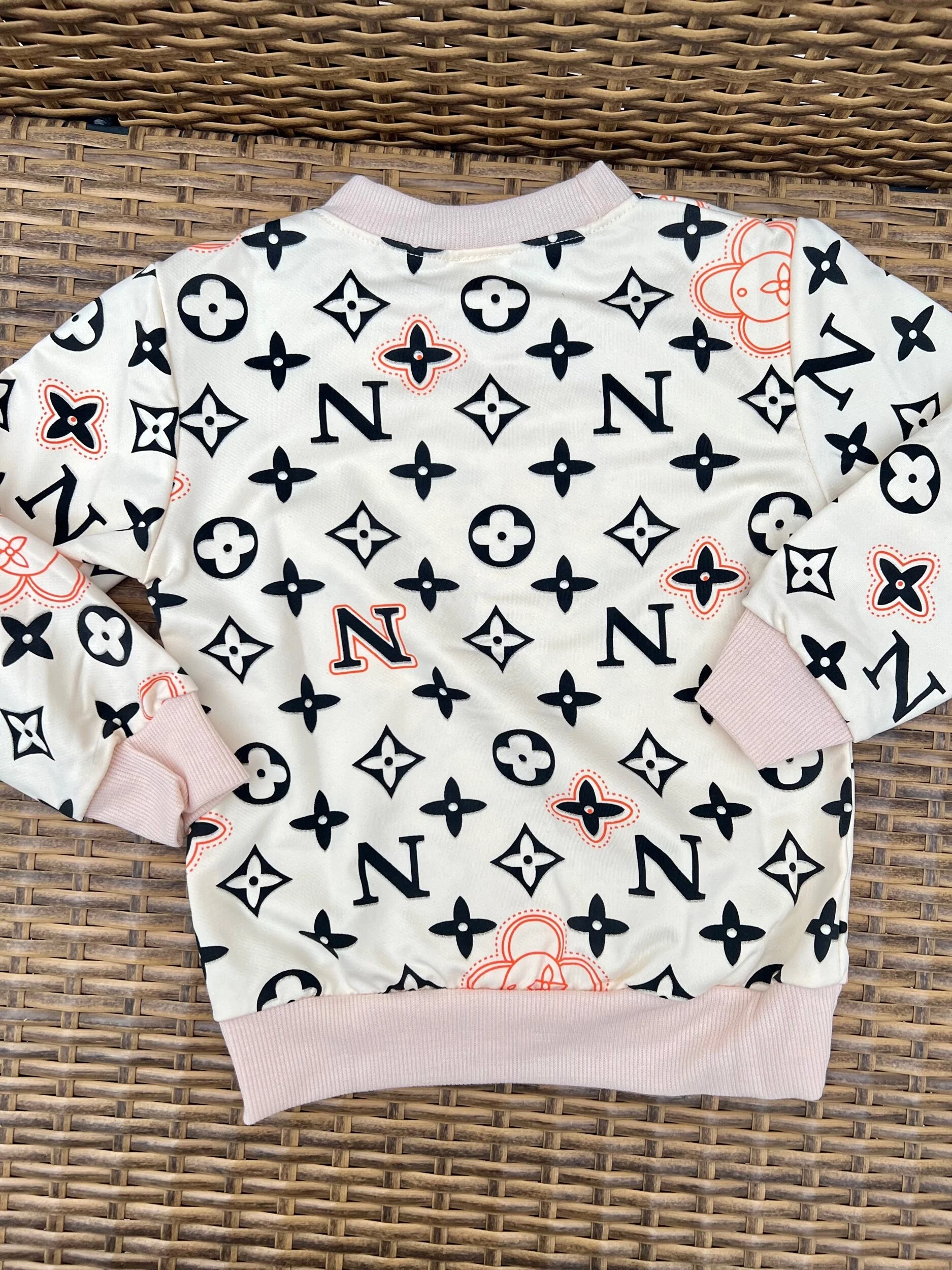 62DAC4CC-A974-424A-808C-F7C6FFD6F376