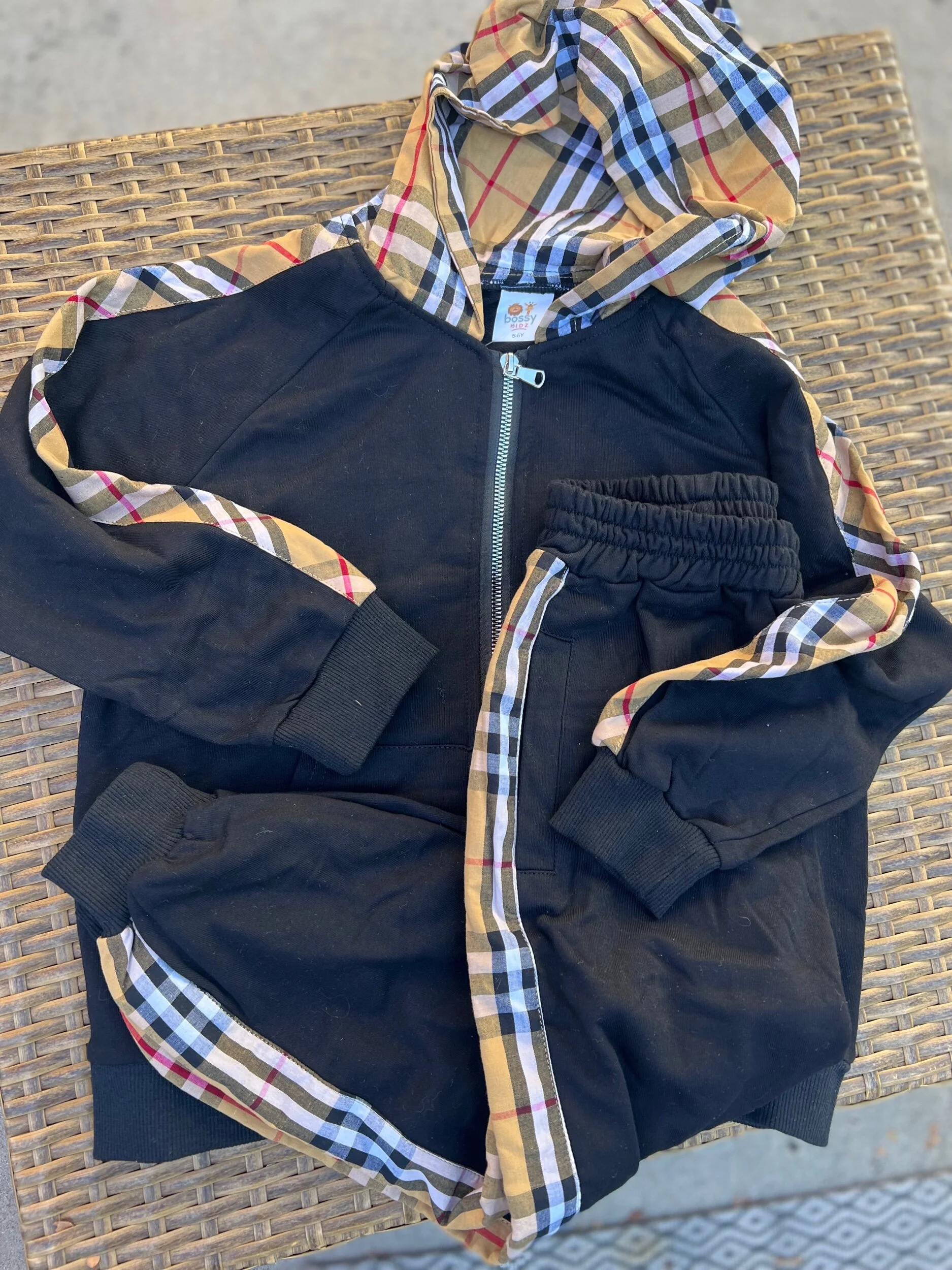 1B50C2F5-2564-4C9B-B240-414015AE9CE3