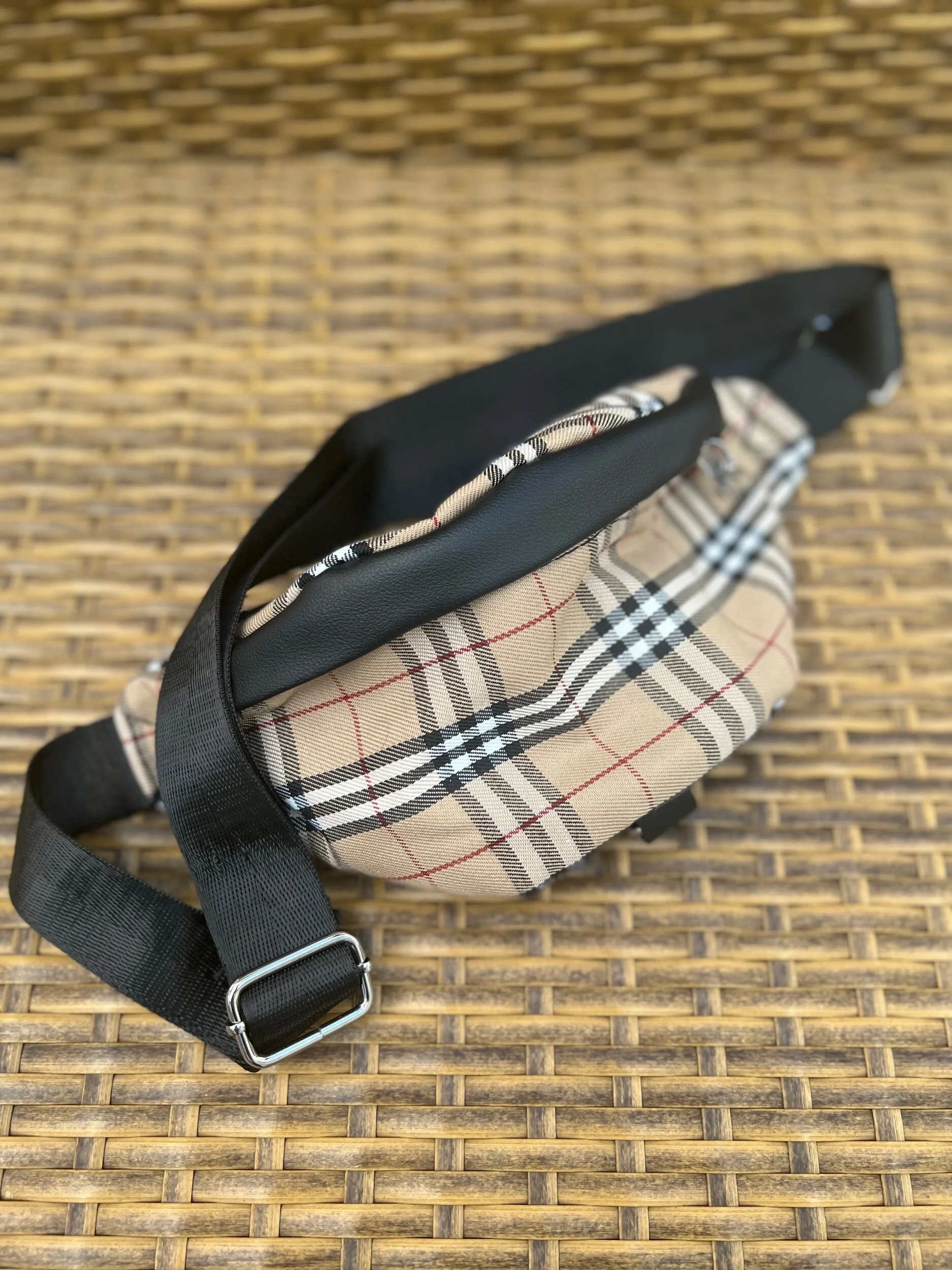 34B2BC2B-2733-4489-BA9D-67C208210323