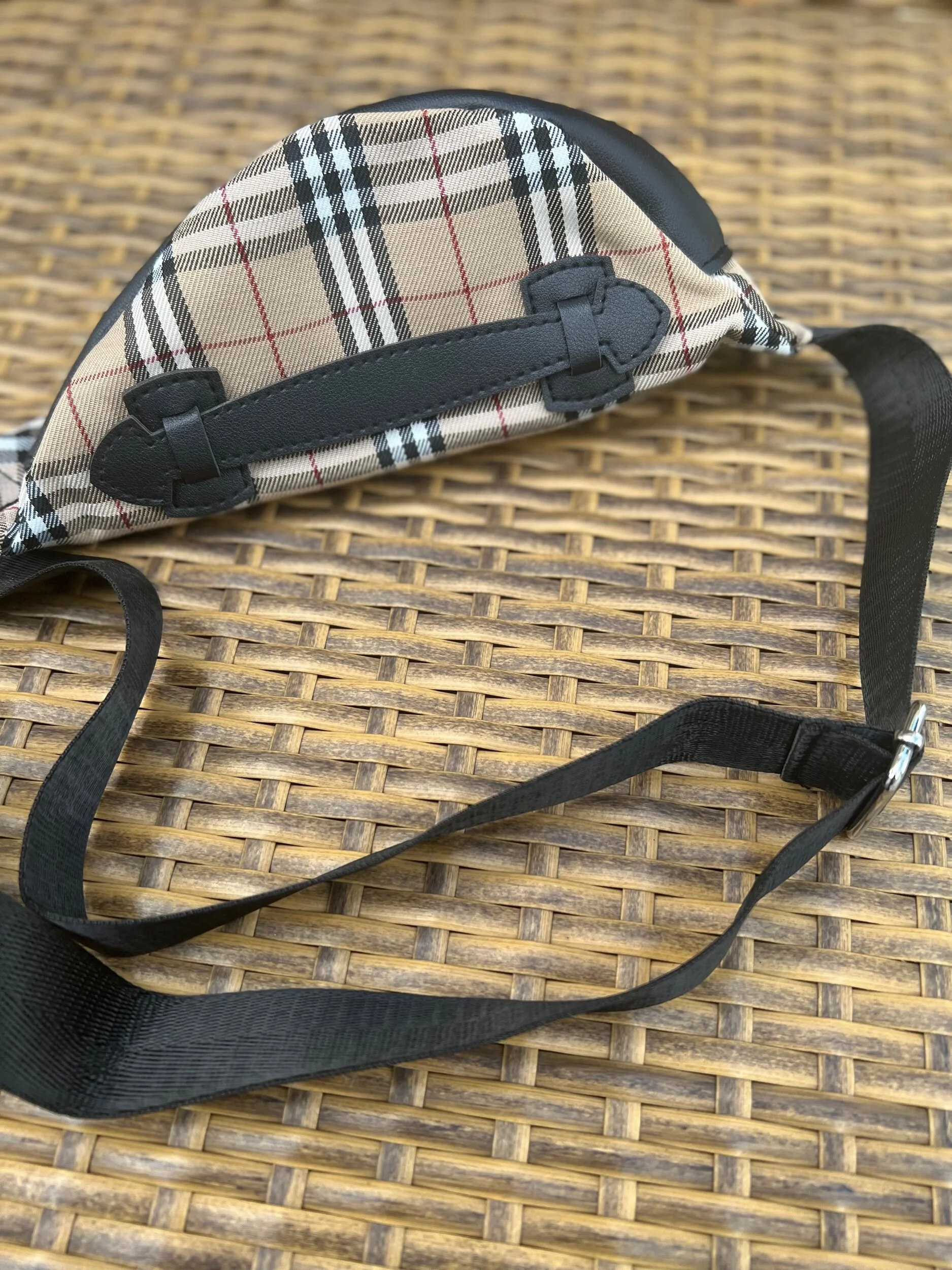 CD21FAD6-20F3-4893-8C62-8D487F12CF4D