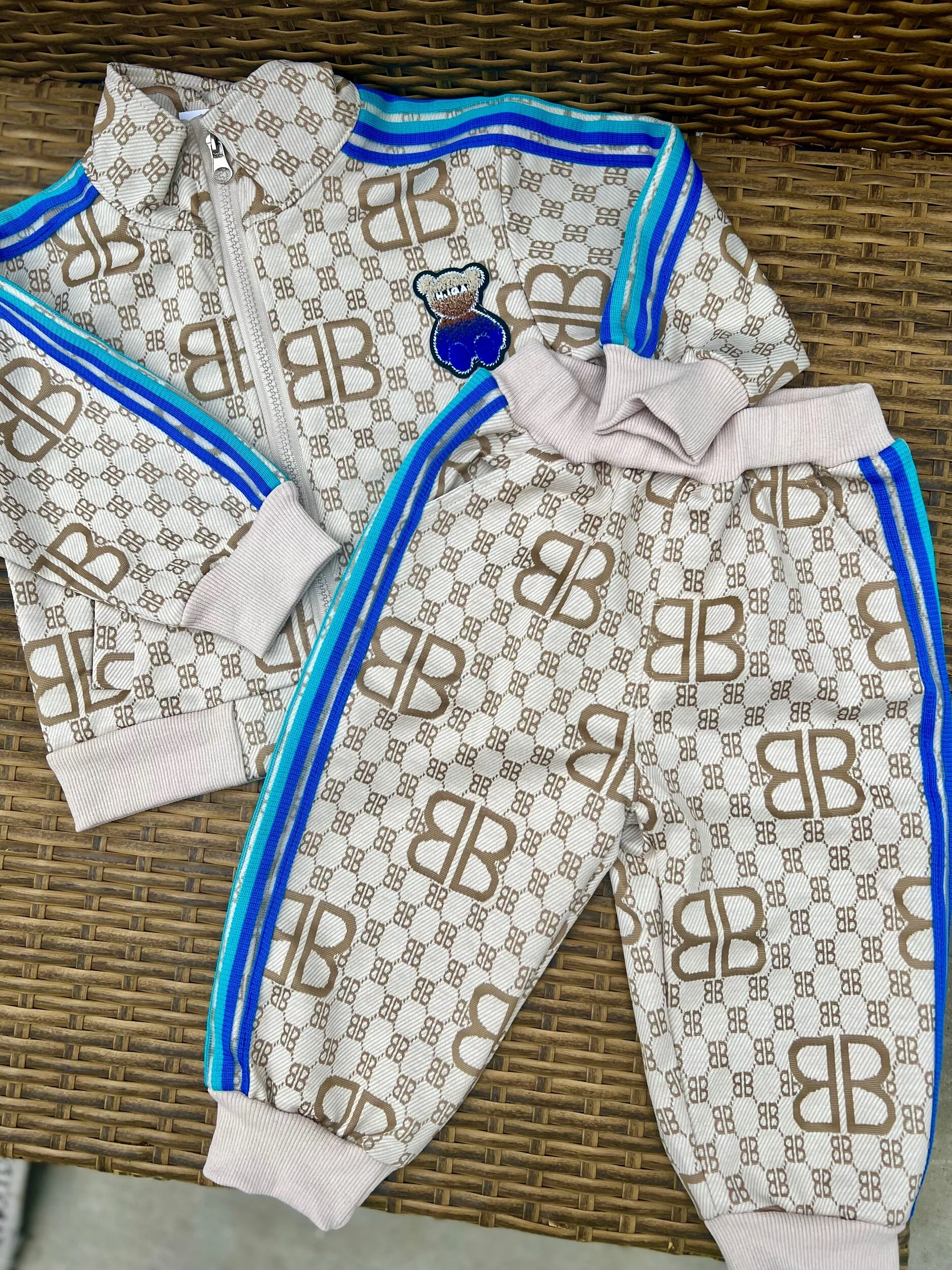 EF654770-C88C-44E5-B5EC-50CD2F828A23