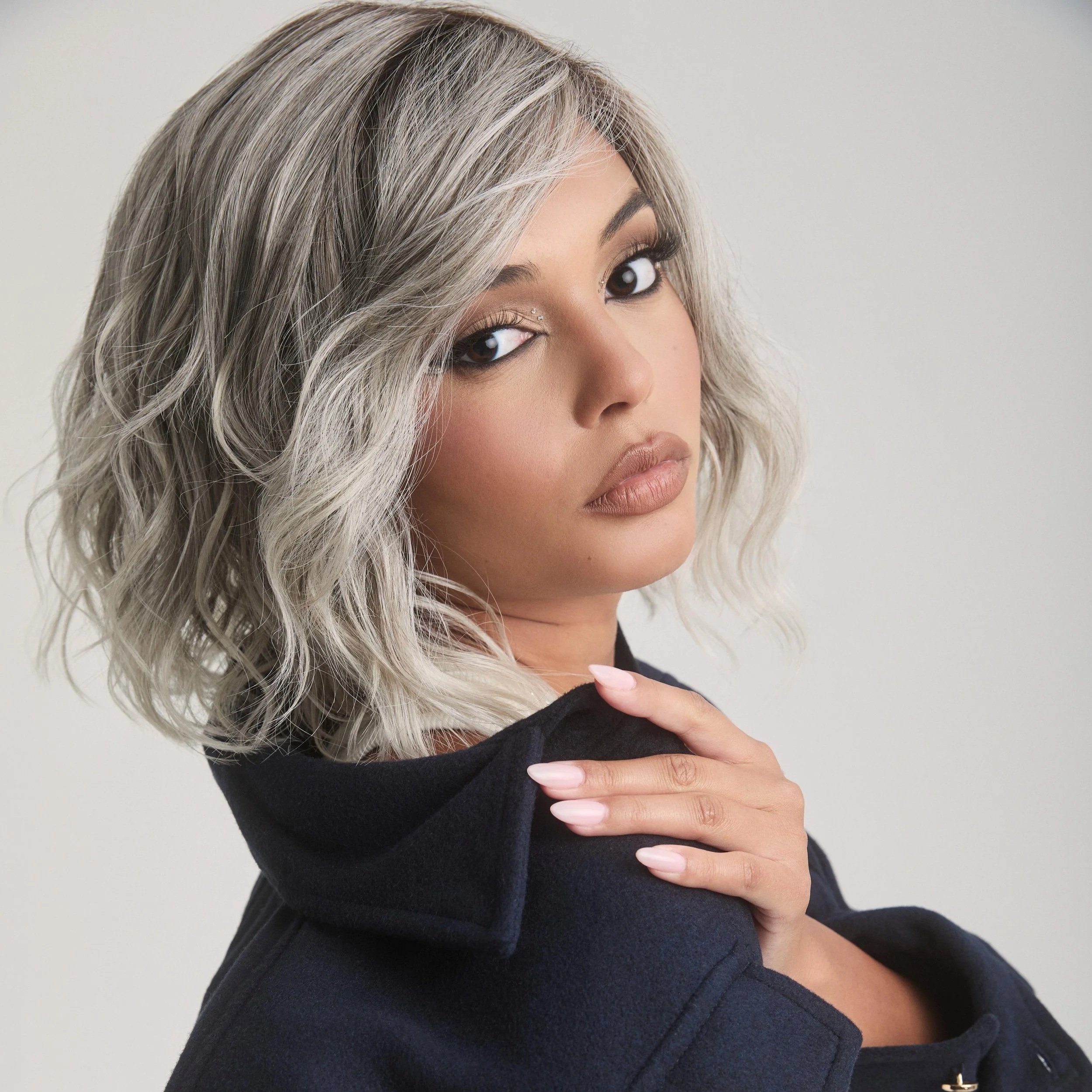 Nyx-Silver+Oyster-R2.jpg