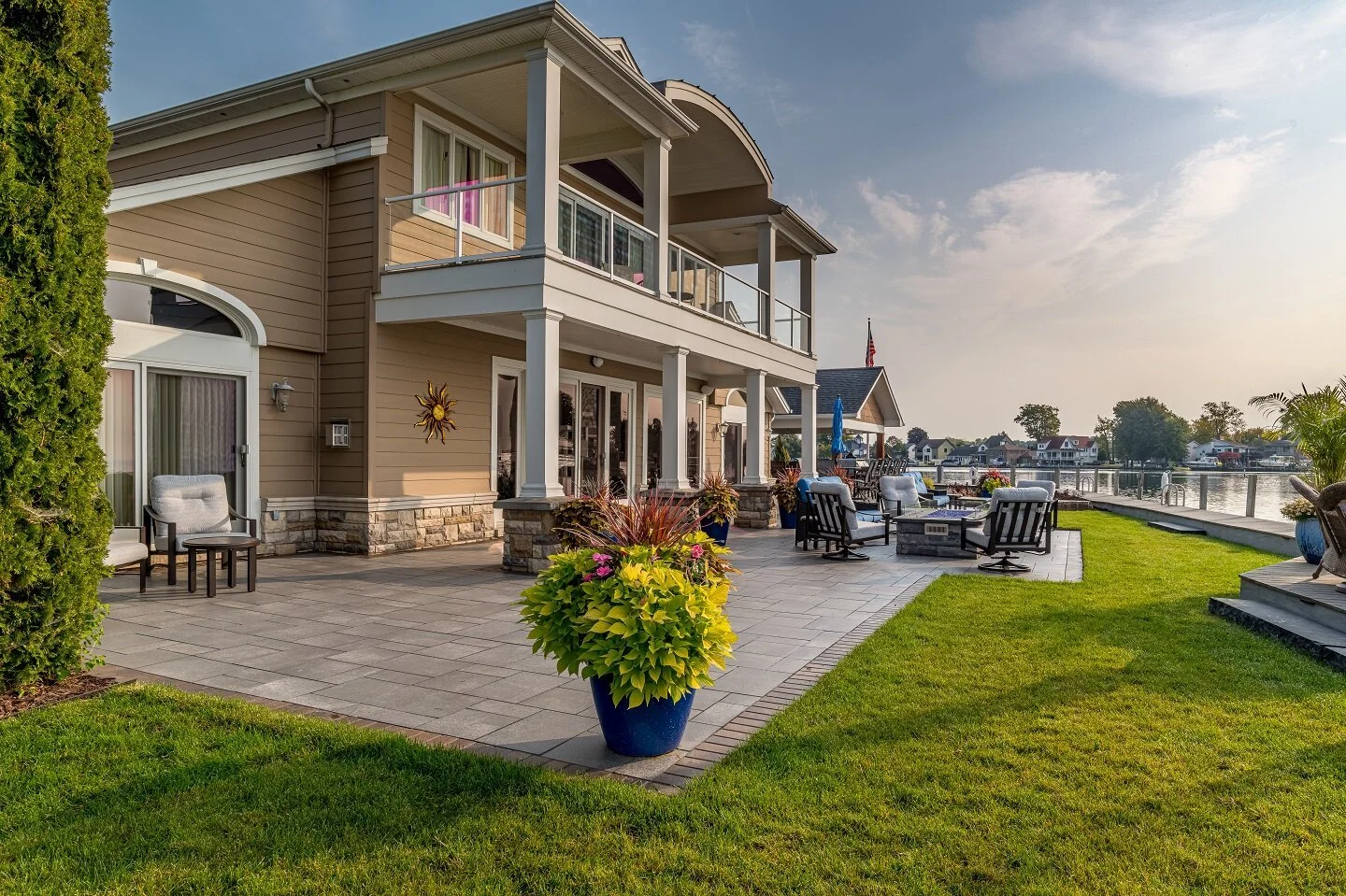 5 Features to Include Under a Pavilion in the Trenton and Woodhaven, MI Areas