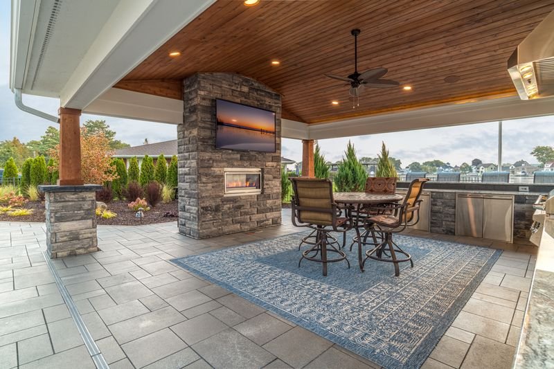 Outdoor fireplaces in Michigan