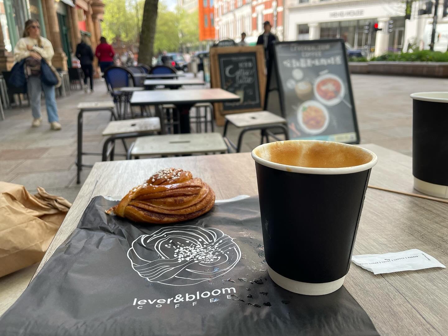 Cinnamon bun and very strong coffee great way to start a busy day in central London. Always making the most of each day. #lindon #cinnamonbun #coffeetime