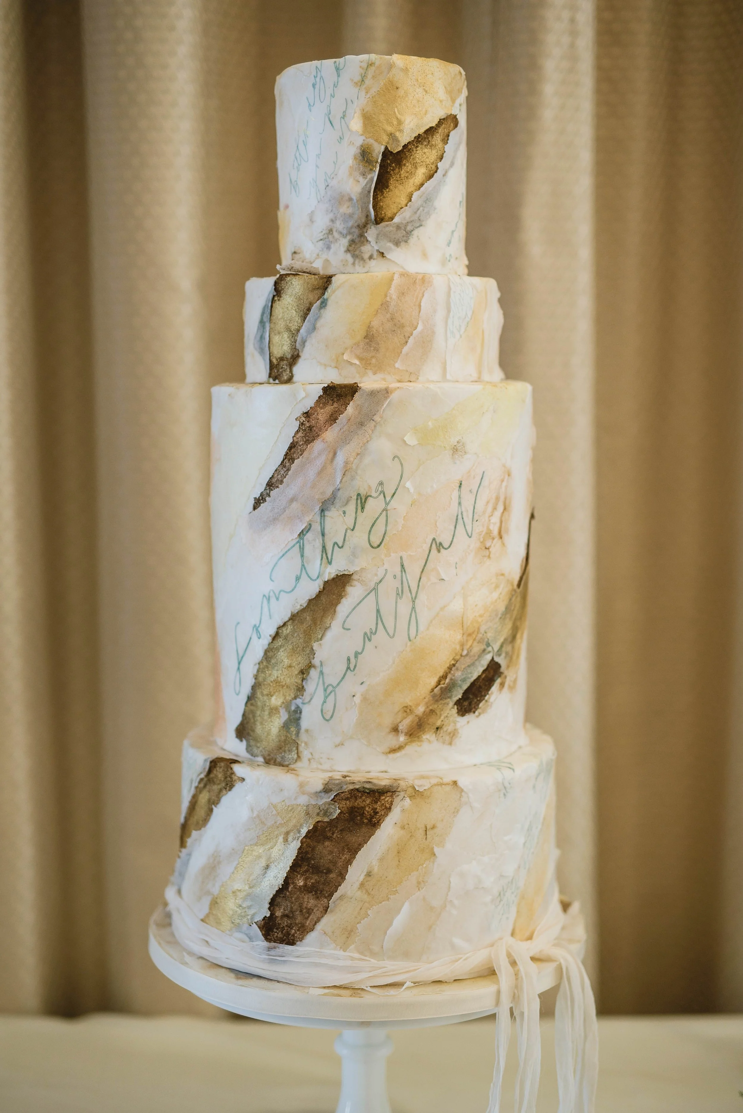 Calligraphy on the wedding cake