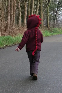 Dinosaur Mitten Tutorial from Mme ZsaZsa