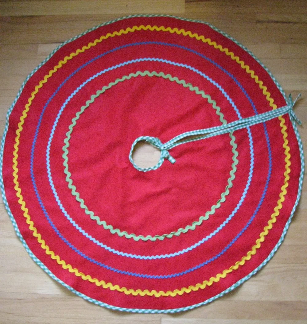 Christmas Prezzie: Tree Skirt for Elli