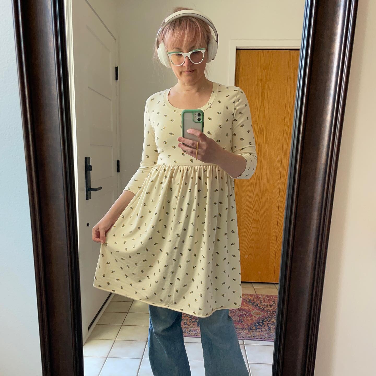 Knit sewing I&rsquo;ve been working on: Isla Dress + Jade sleeves (pattern bundle in my shop) and a green slub knit Citrine with puffed sleeves; fabric from @iseefabric and @lyricalfabrics 
#MBRjade #MBRisla #MBRcitrine