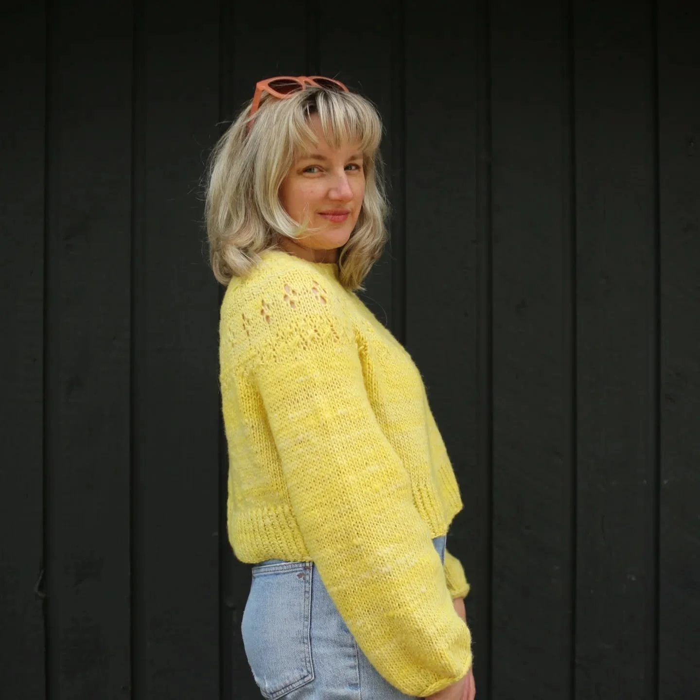 Latest make, wearing it over my blue Sapphire dress today 💛
Pattern: ranunculus / yarn: noro malvinas