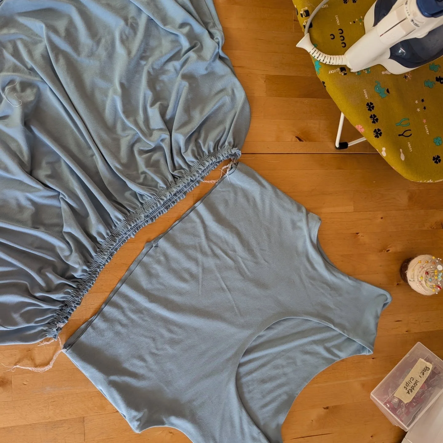 🪡 every time I use shirring on the Isla dress it's like magic ✨ which reminds me that I am teaching my zoom Shirring with Elastic Thread class again tomorrow afternoon for @patternreview
🪡
{keep forgetting to remind you that all of my PDF patterns 