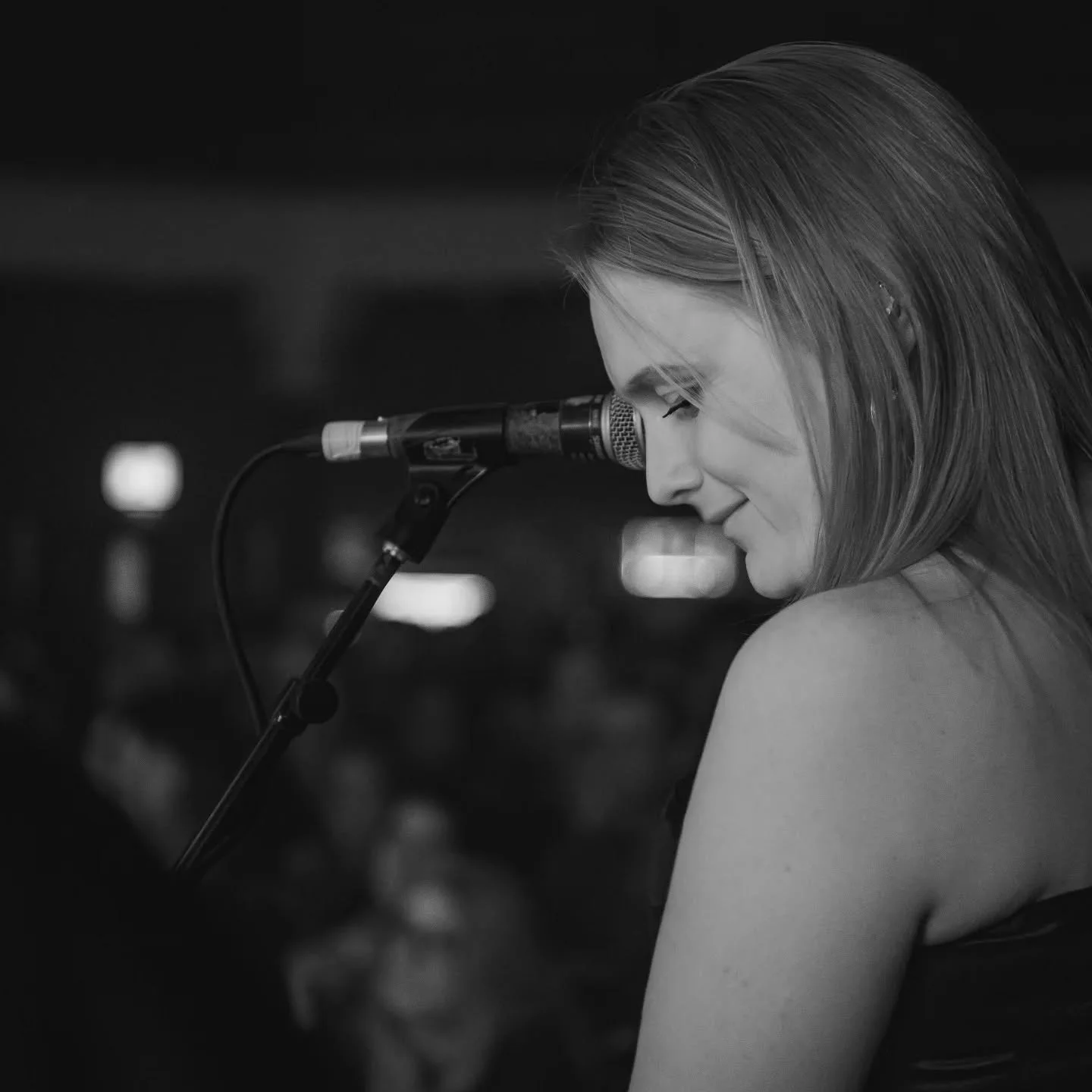 Happy world singing day! Here's a big thanks to some of the lovely folk who I get to sing with ๐งก
@brownbear_official
@kat.brooks.music
@laebutler
@lisamlathwell
@somemuirpics
@nikikingmusic
@themicroband
@ewanmacintyreband
@over_theriver
@
