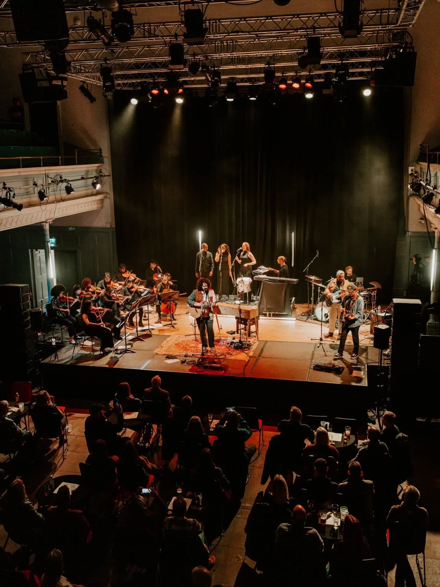 Friday with @brownbear_official at @queens_hall was just so special and I am fully grateful that I got to be a part of it! 🤎🤎🤎

Matt was inspired in bringing together so many incredible musicians that reimagined his music, including a fully POC or