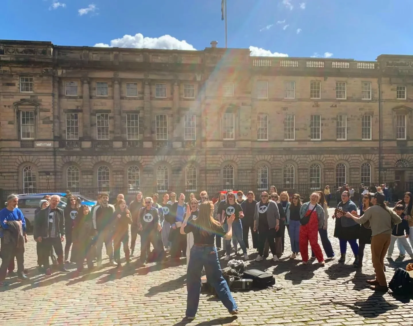 @thephoenixchoir Central were out in the sunshine doing a couple of wee flashmobs around the centre of Edinburgh yesterday 🌞 Gorgeous singing and picnicing with gorgeous people just having a nice time and promoting our concert on the 27th of June at