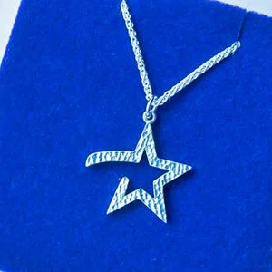 Shooting+Star+Necklace.jpg