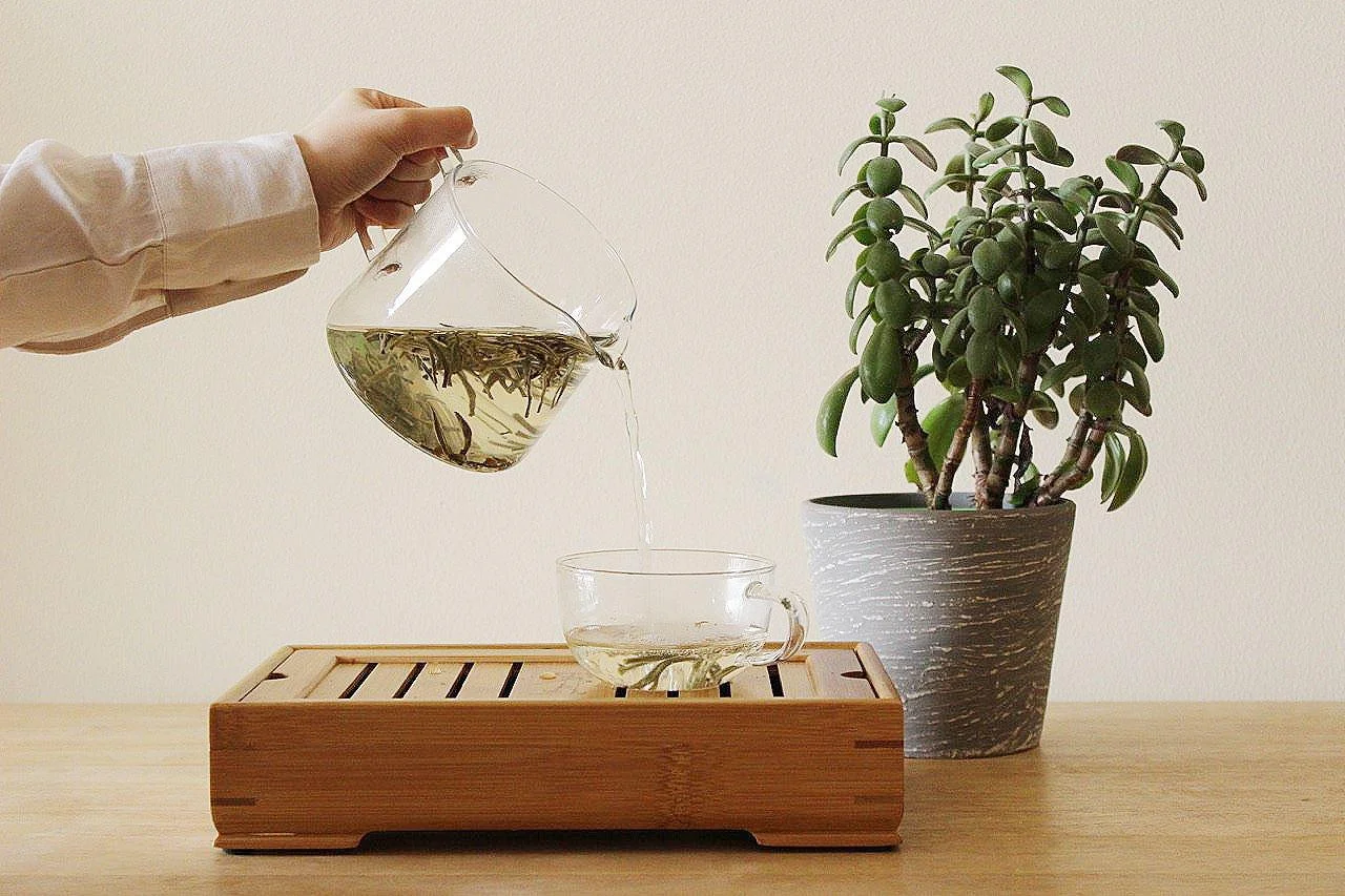 Gail Pouring White tea.jpg