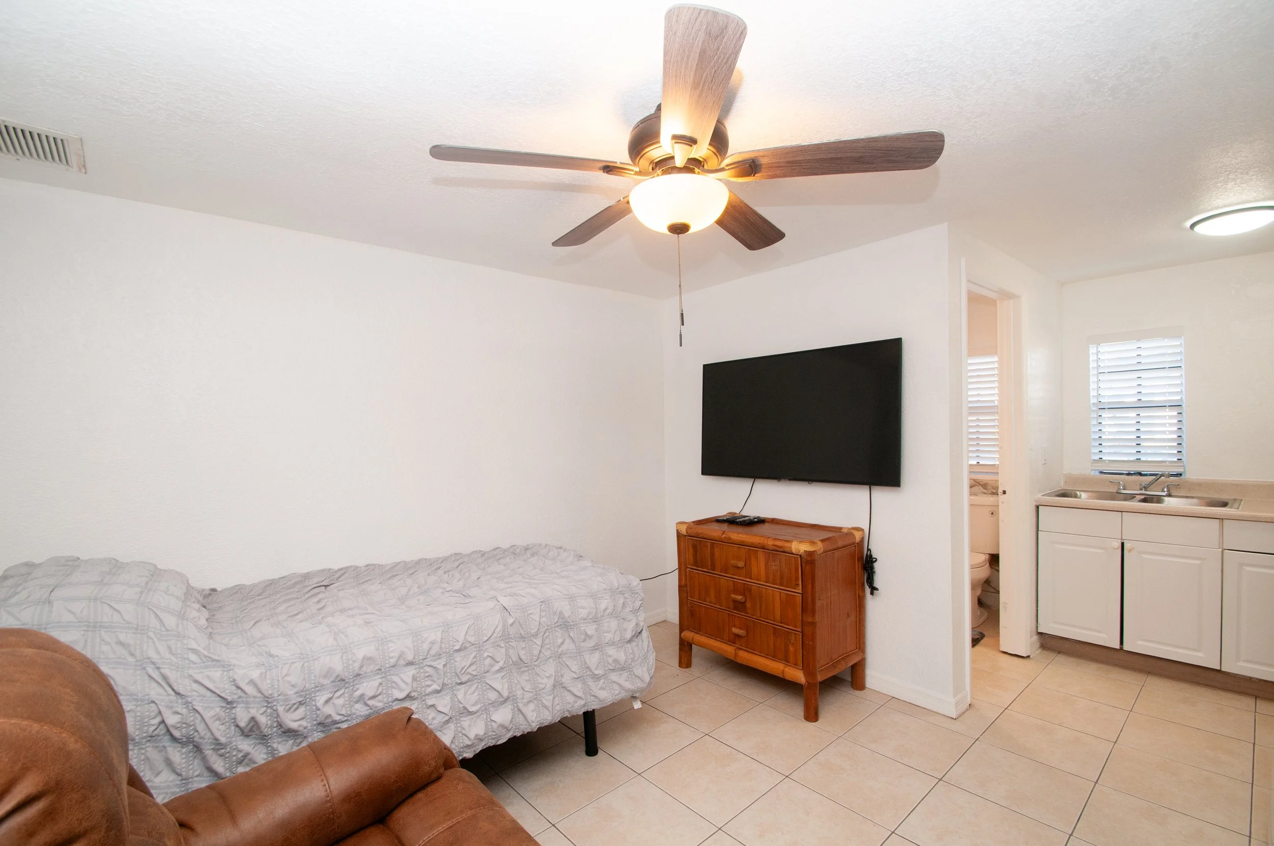 1 bedroom studio apartment for rent