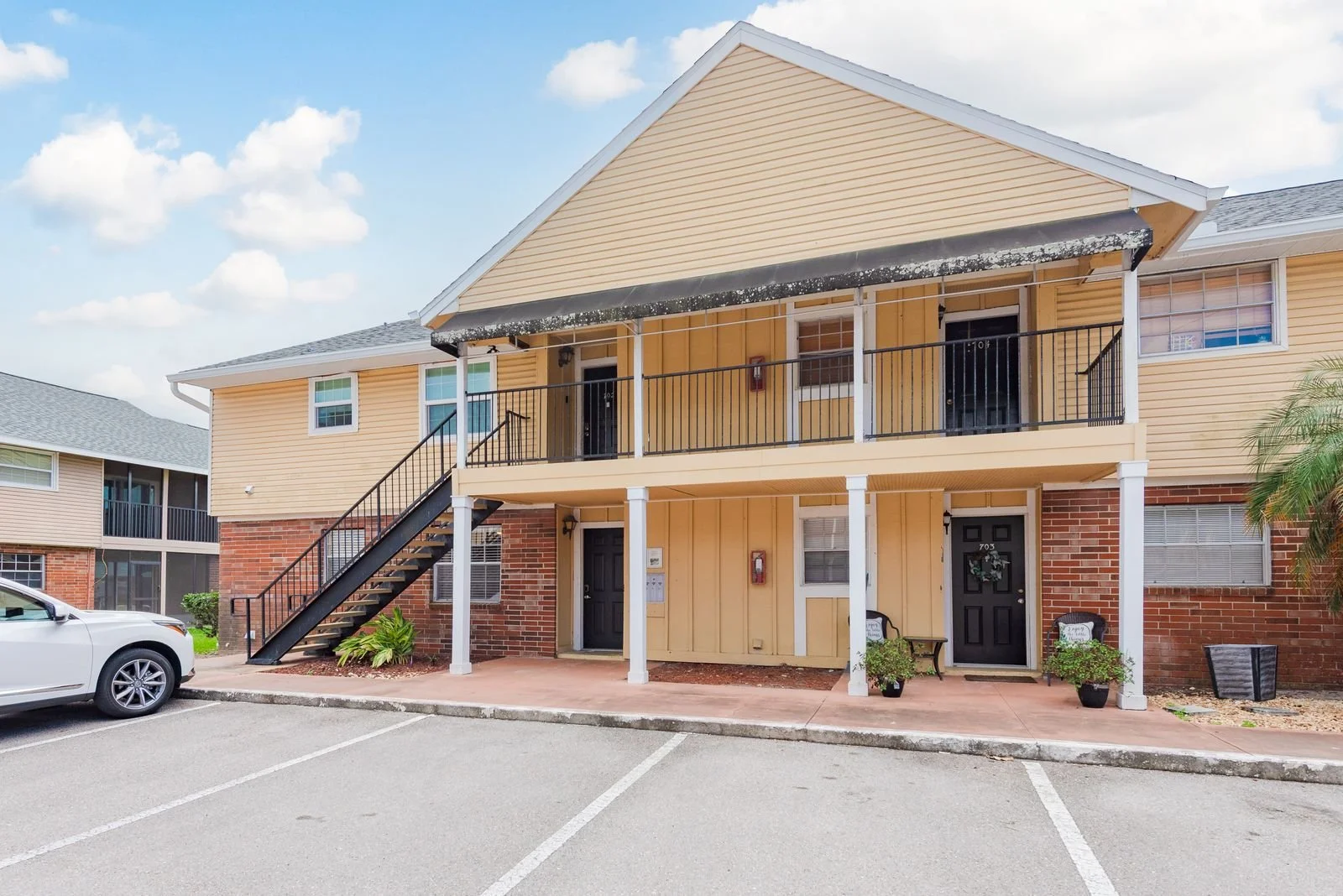 exterior view of 200 country club drive