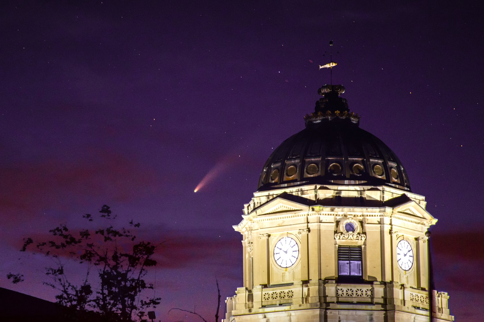 Comet NEOWISE over Courthouse