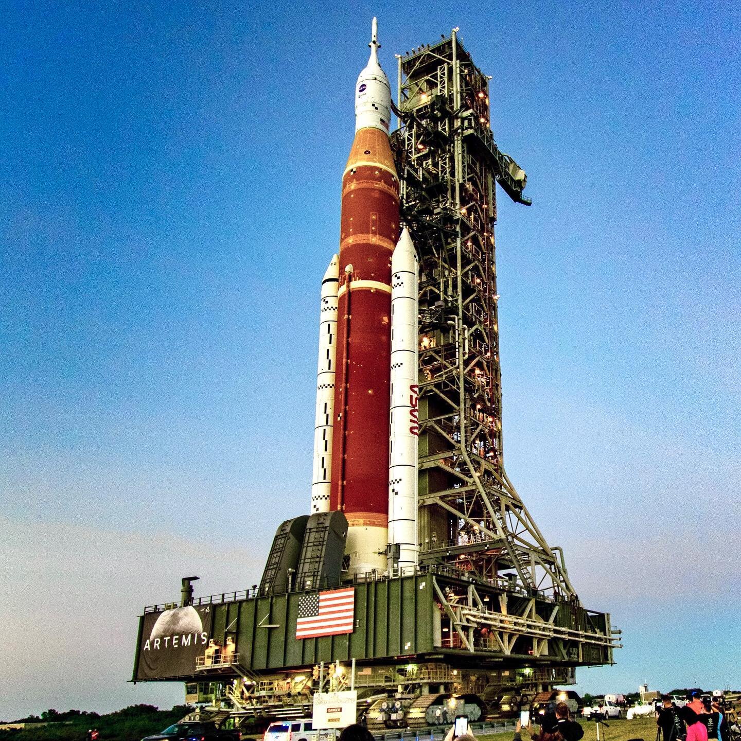 Twenty days until
The Artemis 1 rocket
Launches to the Moon 🚀 

#haiku #haikutoyoutoo #rocketlaunchhaiku
.
.
.
.
#artemis1 #sls #nasamoonsnap #nasa #space #artemis #moon #rocketlaunch #rocket #spacelaunchsystem #spacex #blueorigin #esa #spacecoast #