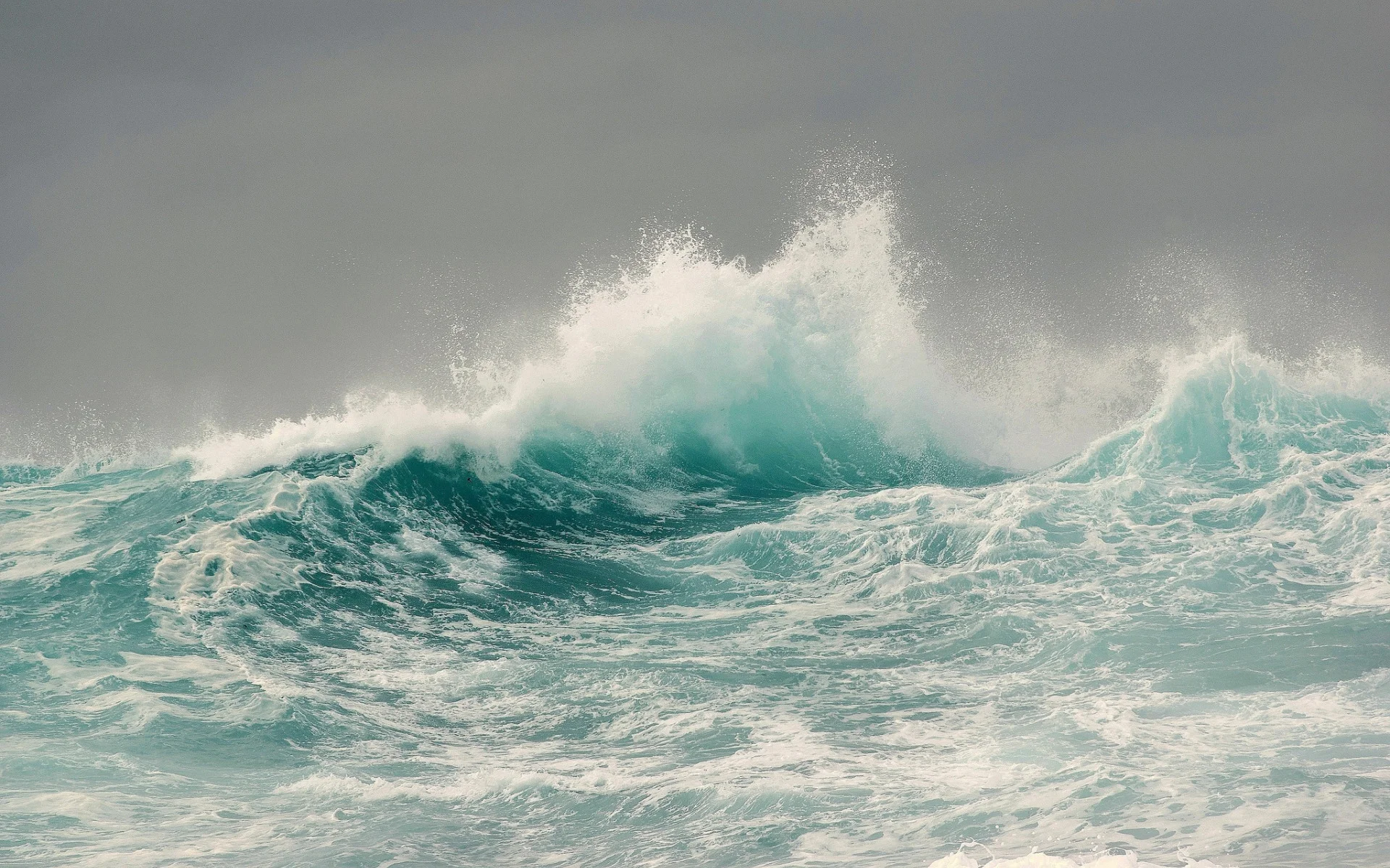 north-atlantic-ocean-storm-large-waves-celtic-sea-brittany.jpg