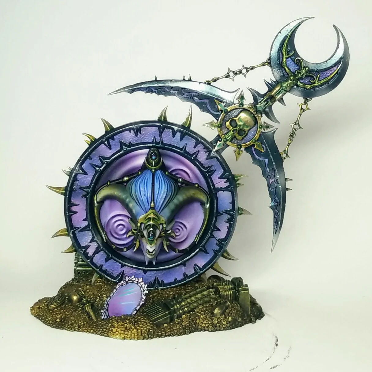 A Fane of Slaanesh, showing how colour glazes can add extra saturation to colours and excitement to metallics.