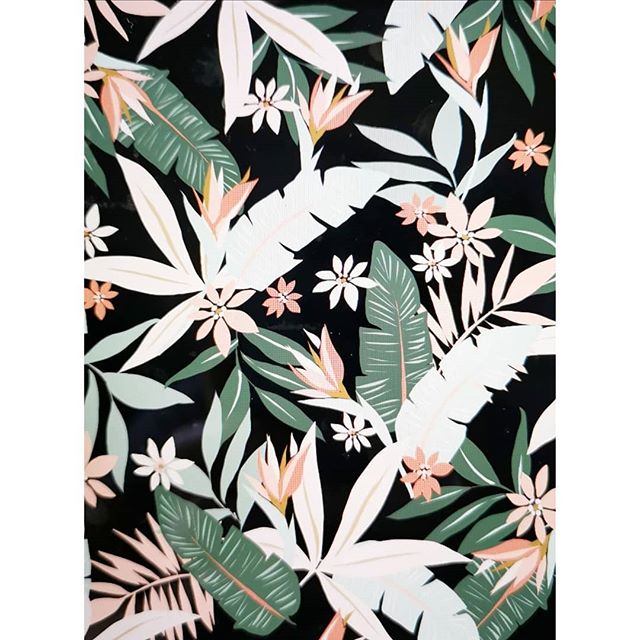 Working on new flat graphic tropicals..
.
.
.
.
#floral #tropical #design #freelance