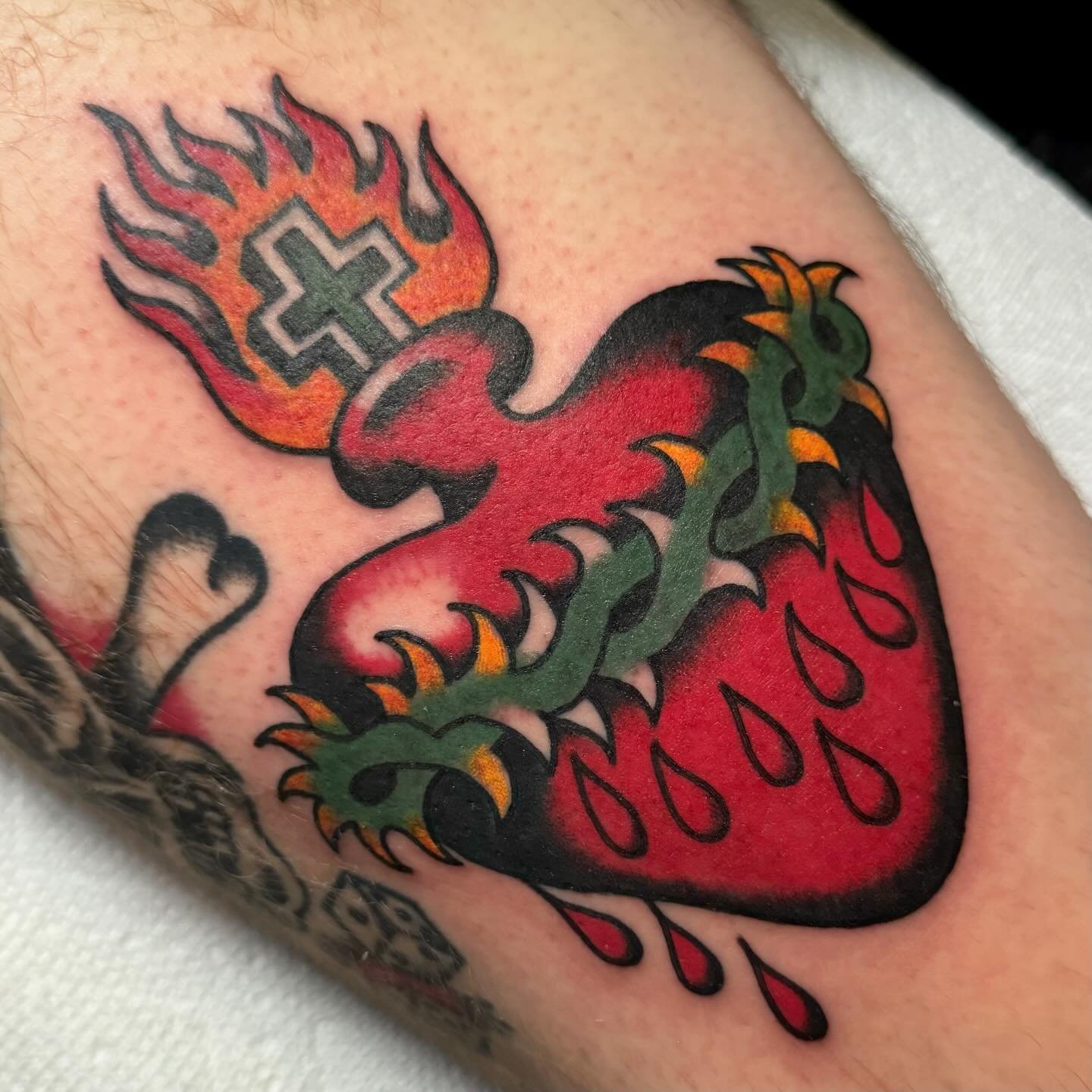 Made in the hot seat @keepsakeokc 

Thanks for the trust with this one Jake!

Book yours now, Tuesday-Friday, at 11am and 3pm, walk-ins on Saturdays!

#tattooflash #classictattoo #vintagetattoo #traditionaltattooflash #tattoo #tattoos #oklahoma #okla