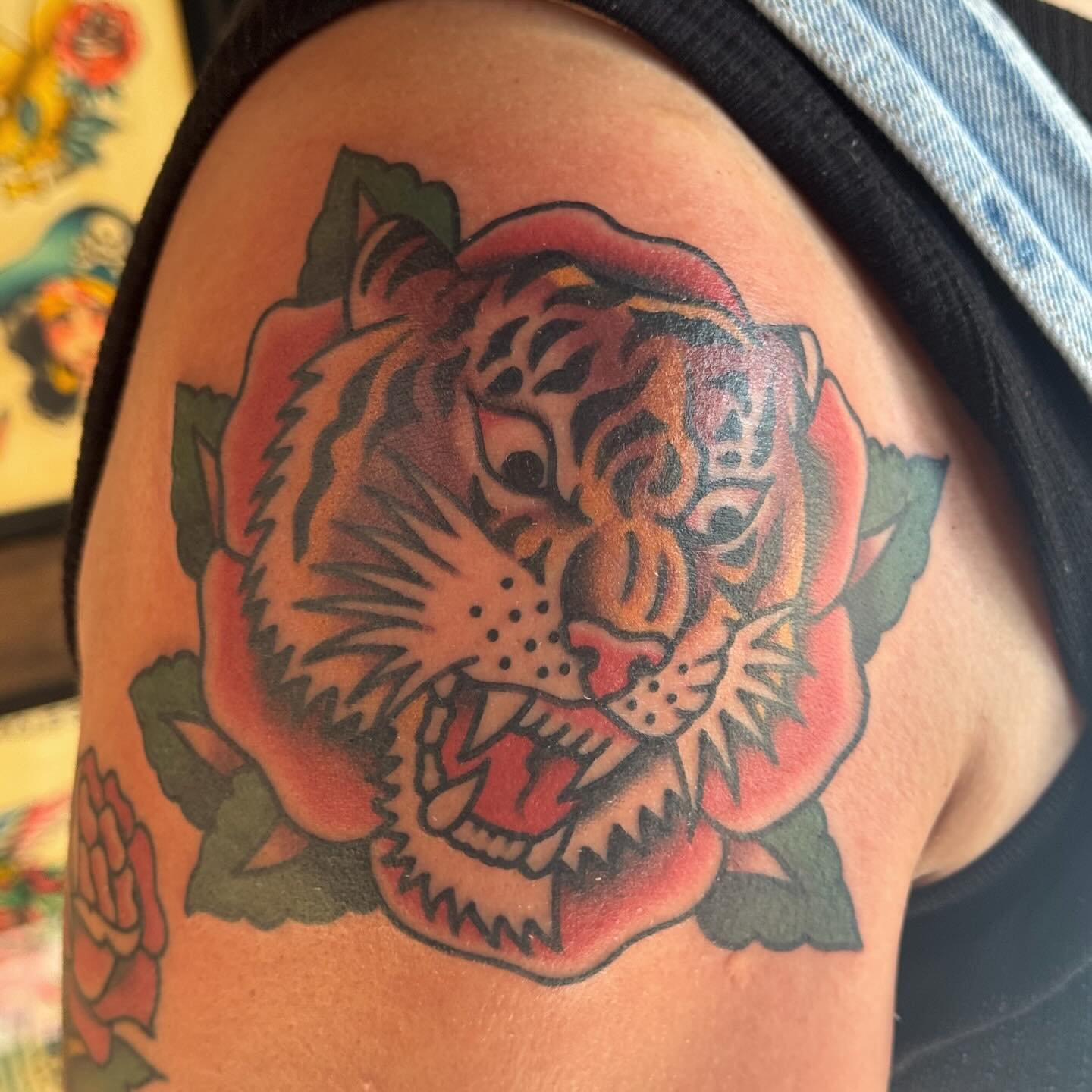 Tiger Rose amended to skin @keepsakeokc 

Thanks for the trust Amber!

Book yours now! Tuesday-Friday, at 11am and 3pm, walk-ins on Saturdays and whenever time permits!

#tattooflash #classictattoo #vintagetattoo #traditionaltattooflash #tattoo #tatt