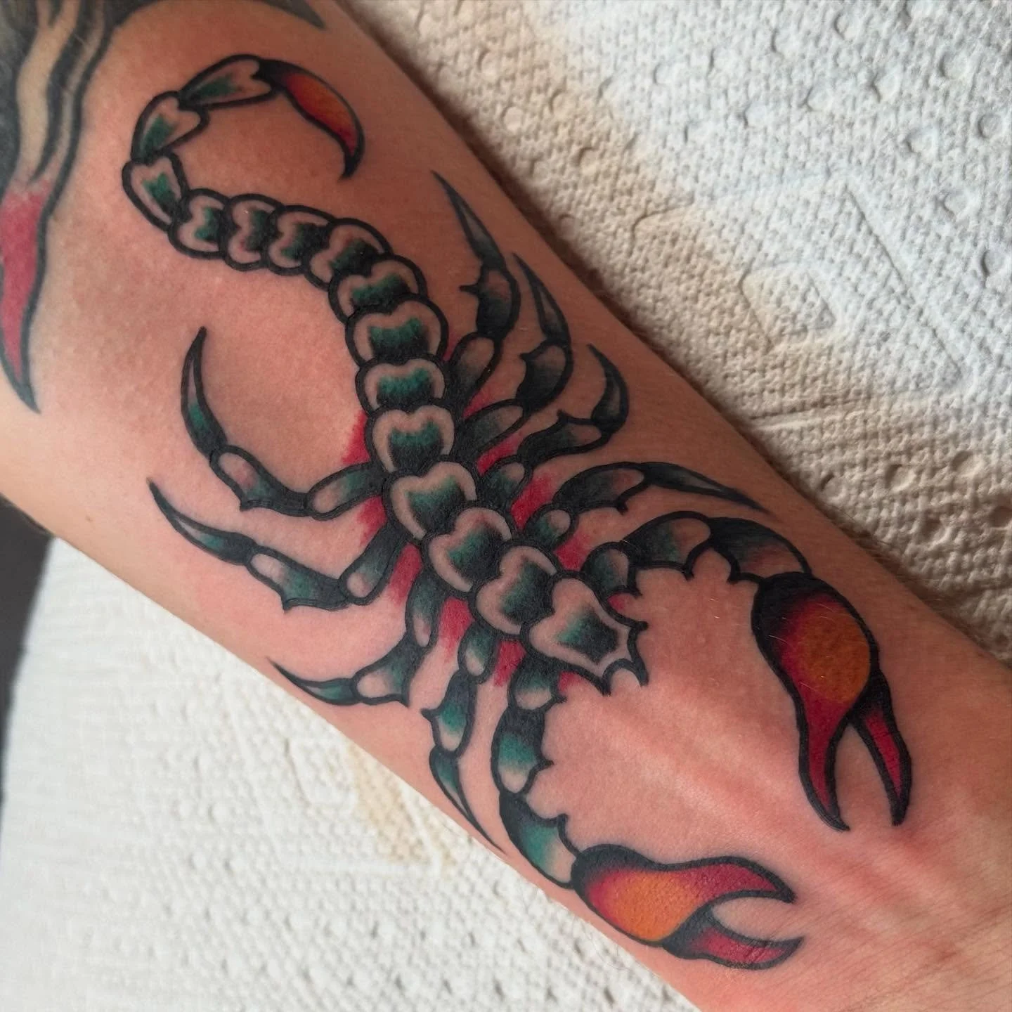 Scorpion time @keepsakeokc 

🦂 🦂 🦂

Thanks again Jordan!

Booking now! Tuesday-Friday, at 11am and 3pm, walk-ins on Saturdays and whenever time permits!

#tattooflash #classictattoo #vintagetattoo #traditionaltattooflash #tattoo #tattoos #oklahoma