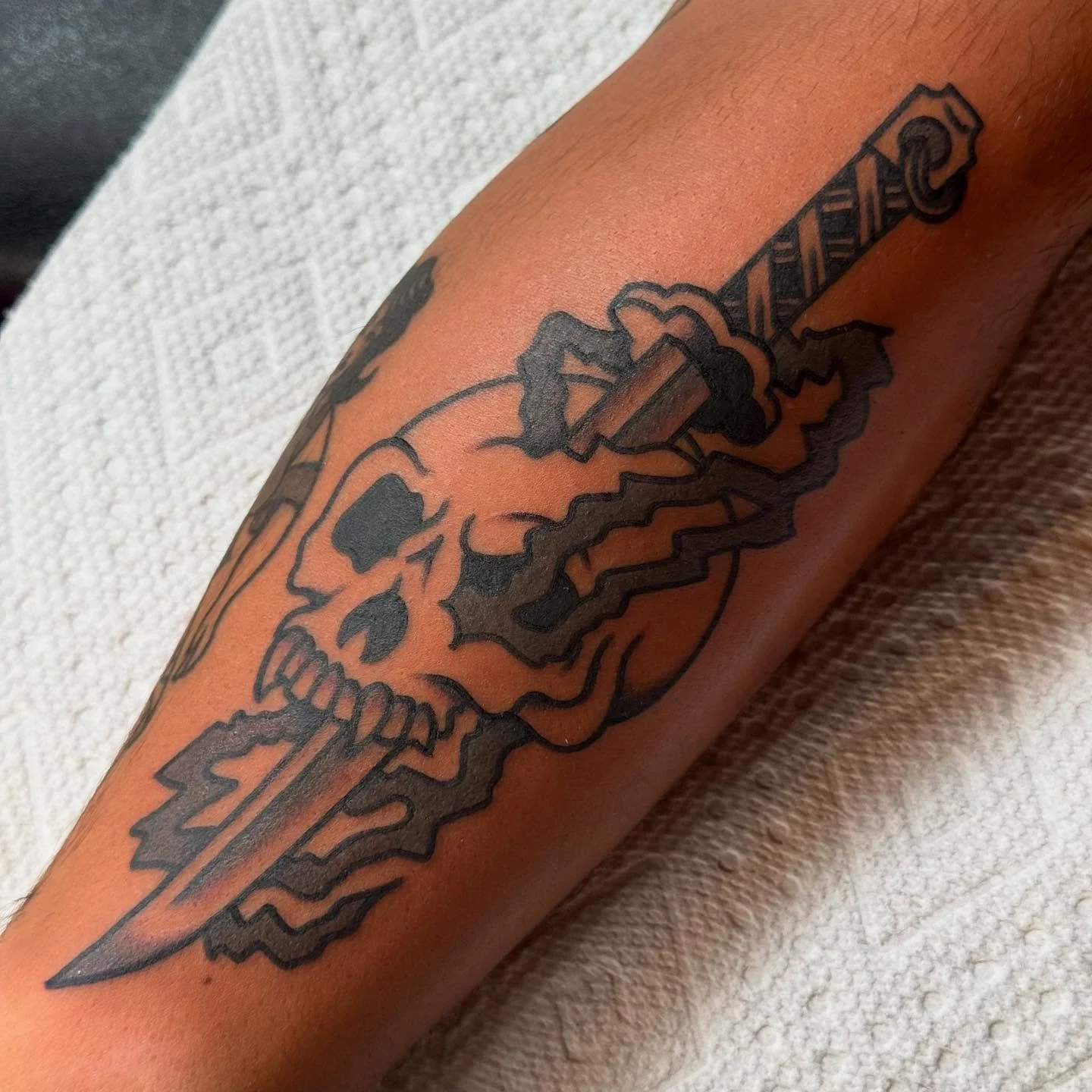 Get what you like @keepsakeokc 

Thanks for the trust y&rsquo;all!

Booking now! Tuesday-Friday, at 11am and 3pm, walk-ins on Saturdays and whenever time permits!

#tattooflash #classictattoo #vintagetattoo #traditionaltattooflash #tattoo #tattoos #o