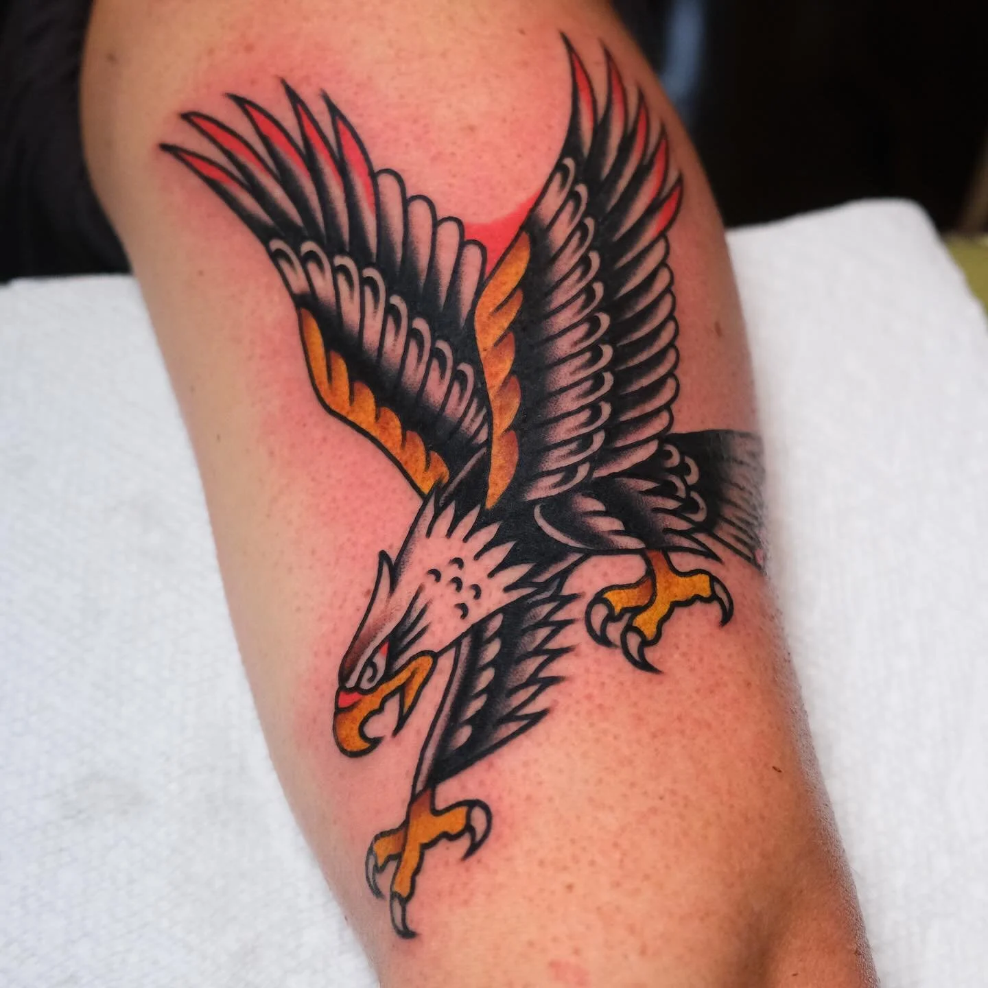 Fly on the wings of the eagle @keepsakeokc 

Book now at keepsakeokc.com!

#tattoo #tattoos #oklahoma #oklahomacity #oklahomacitytattoo #oklahomatattoo #oklahomatattooartist #oklahomacitytattooartist #traditionaltattoo #oldschooltattoo #bright_and_bo