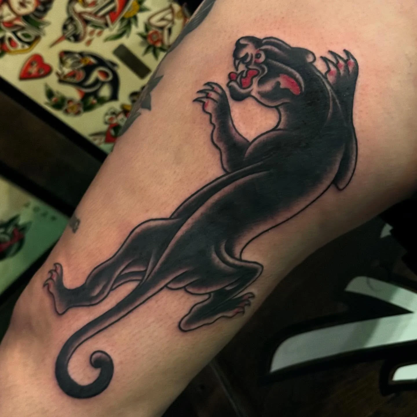 Always happy to cover up (when possible) or blast over (if not!) @keepsakeokc

Thanks again!

Booking now! Tuesday-Friday, Walk-Ins Welcome every Saturday and whenever time permits!

#tattooflash #classictattoo #vintagetattoo #traditionaltattooflash 