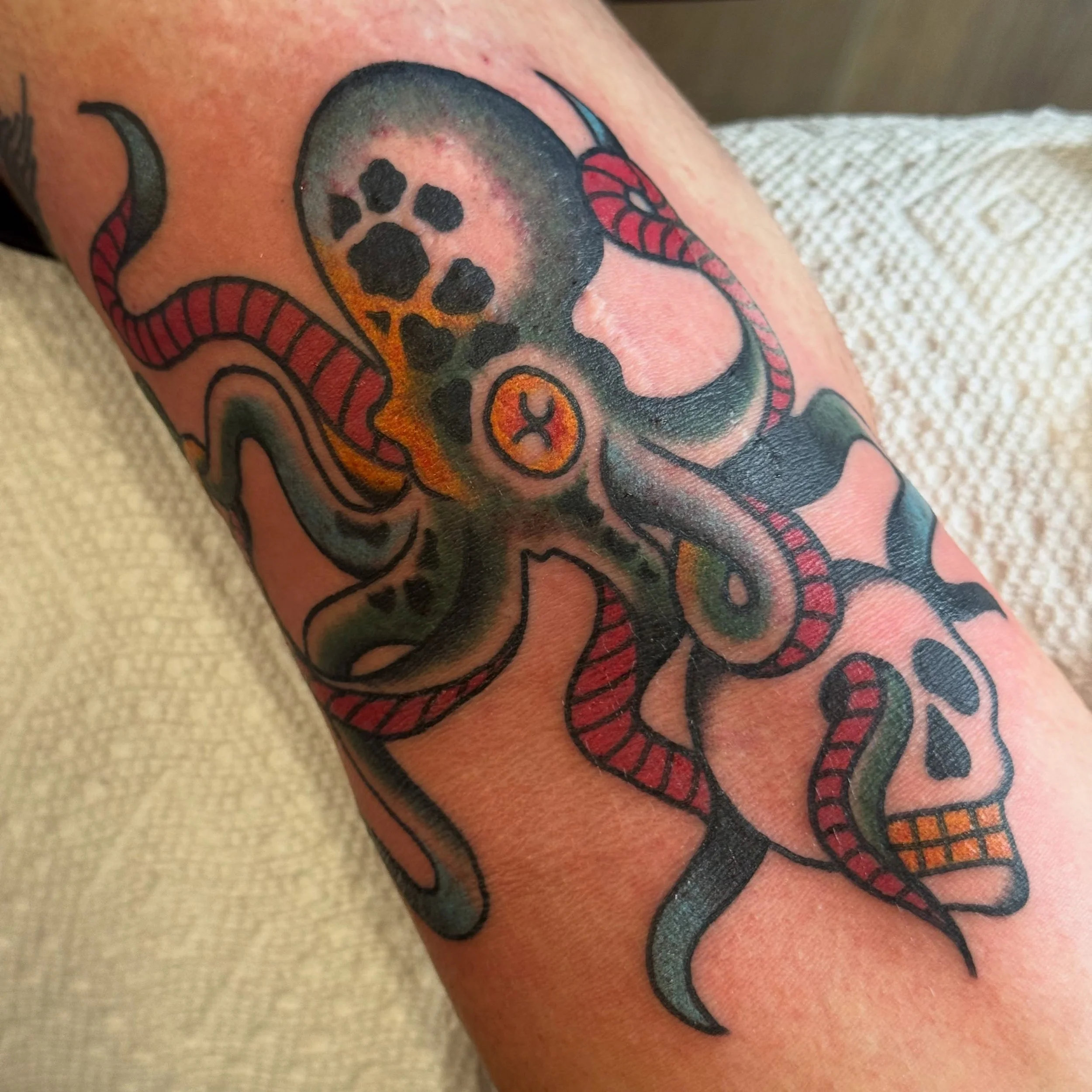 Octopus in the ditch for Thomas @keepsakeokc 

Thanks again!

Booking now! Tuesday-Friday, Walk-Ins Welcome every Saturday and whenever time permits!
DM me or call the shop to get in!

#okc #okctattoo #okctattooartist #oklahomacitytattoo #oklahomacit