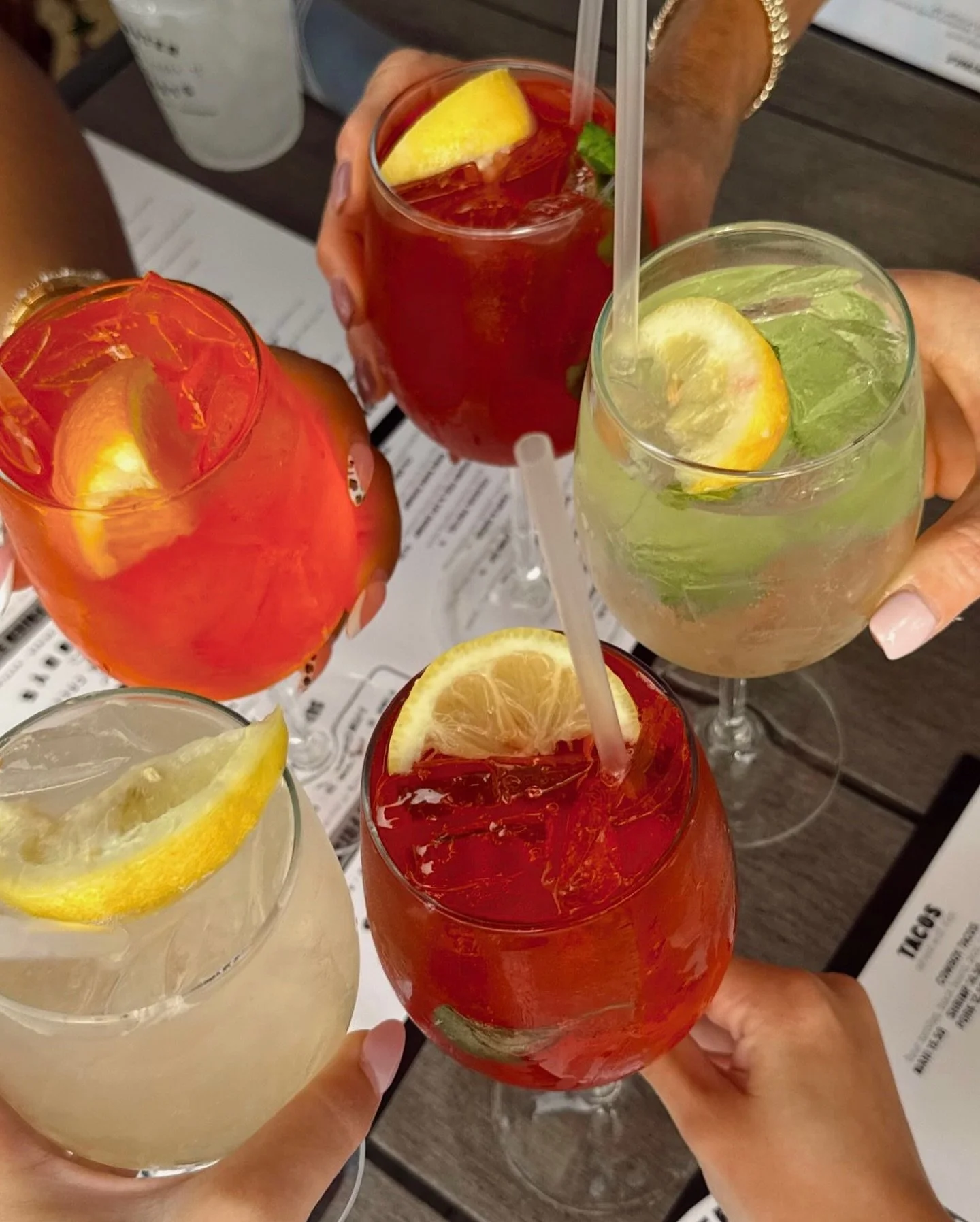 It&rsquo;s a spritzy Saturday 🥂🤠

📸: @mollyeglus