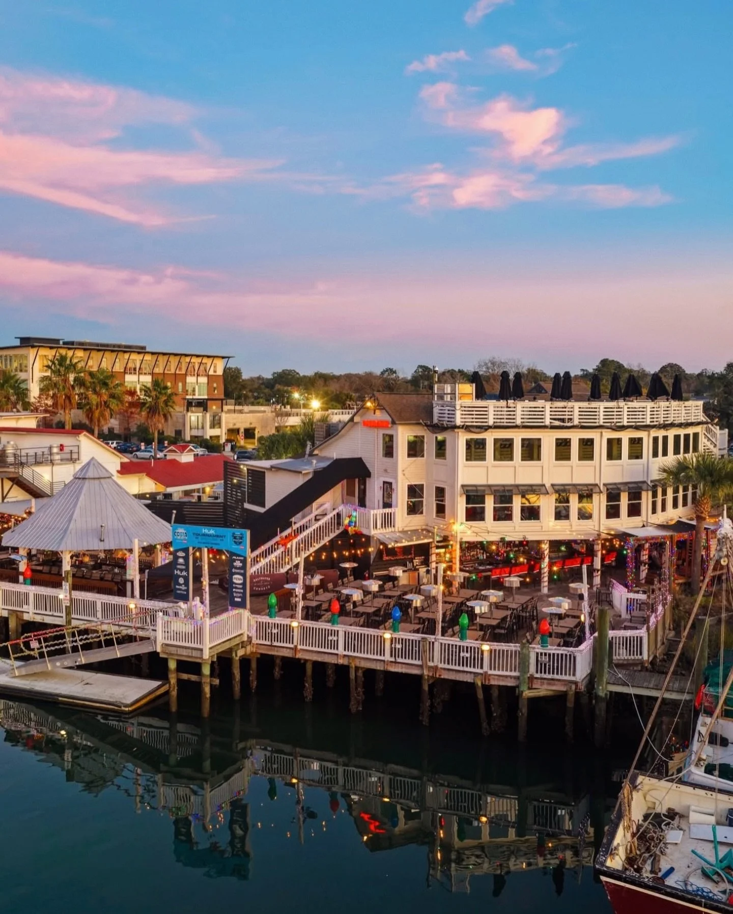 It&rsquo;s Christmas on the creek, and know the place to be all weekend long 🎄🤠✨

📸: @mpeacockmedia