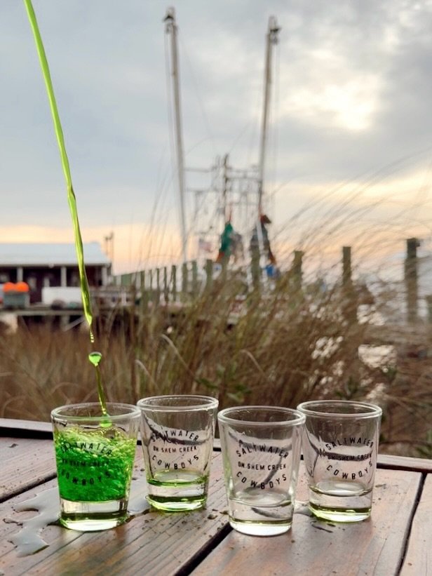 You&rsquo;re in luck&hellip; 🍀 𝐒𝐓 𝐏𝐀𝐑𝐓𝐘&rsquo;𝐒 𝐃𝐀𝐘 𝟑/𝟏𝟒 🍀
Wear your green and meet us on the deck Saturday March 14th!
💚 𝐌𝐄𝐑𝐂𝐇
Shemrock Hat + Irish Goodbye Hat now available in-house and online
🍺 𝐃𝐑𝐈𝐍𝐊 𝐒𝐏𝐄𝐂𝐈𝐀𝐋𝐒
Gr