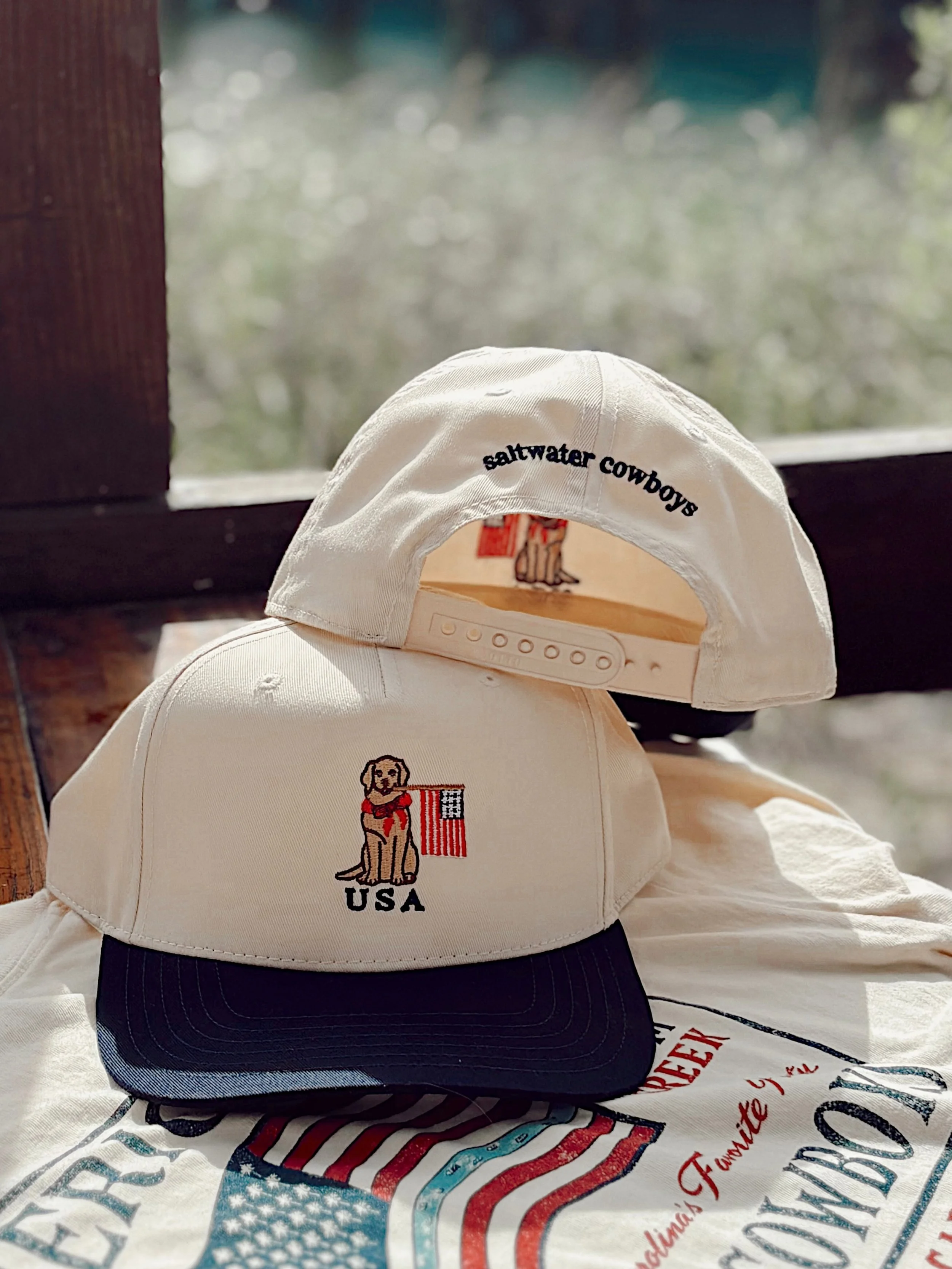 Man&rsquo;s best friend 🤝 Your new favorite hat&hellip;
𝘼𝙈𝙀𝙍𝙄𝘾𝘼𝙉 𝙍𝙀𝙏𝙍𝙄𝙀𝙑𝙀𝙍 𝙃𝘼𝙏: Tap to shop or scoop yours while visiting SWC 🇺🇸