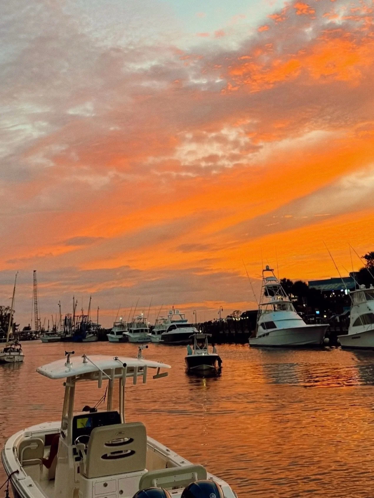 Summer on Shem means late sunsets that paint the entire sky 🧡
The perfect way to end your Sunday&hellip;