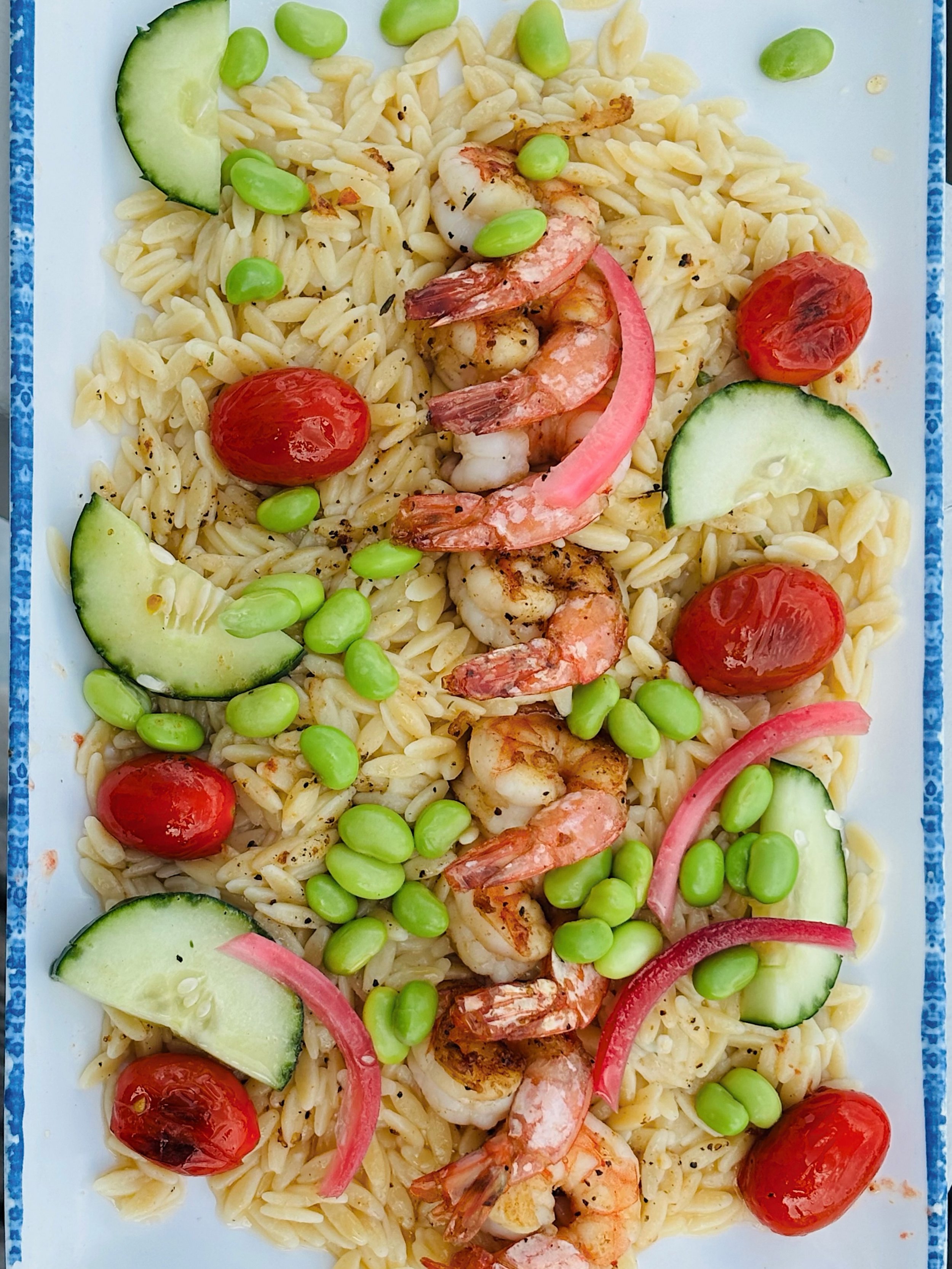 It&rsquo;s a gorgeous Tuesday for some delicious specials&hellip;
🍤 HONEY GLAZED SHRIMP Honey glazed shrimp served over herb-seasoned orzo with edamame, cherry tomatoes, cucumber and pickled red onion.
🍉 MIXED FRUIT WITH TAJIN Watermelon, blackberr