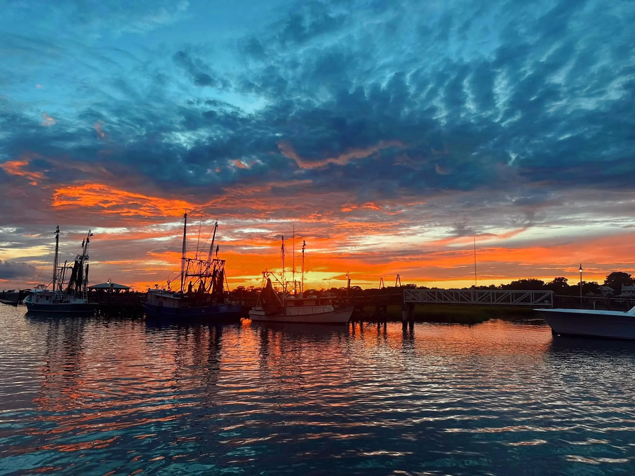 These late summer sunsets just keep getting better and better&hellip; 🌅🌾

📸: @rbwsc