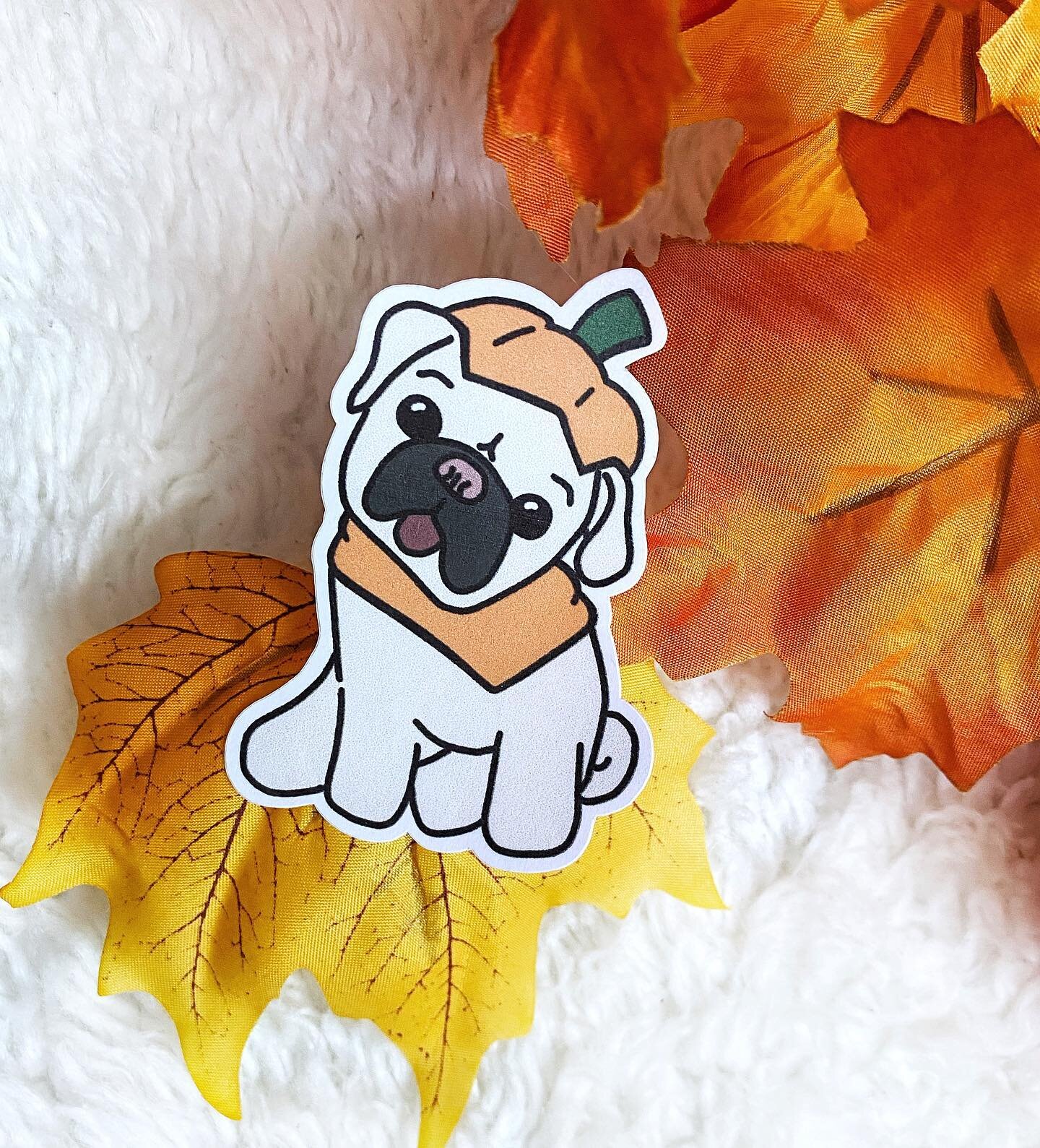 Fact: Fall is the BEST season 🍂
Just added this sweet little fall pugkin to my Etsy shop 🎃🐾