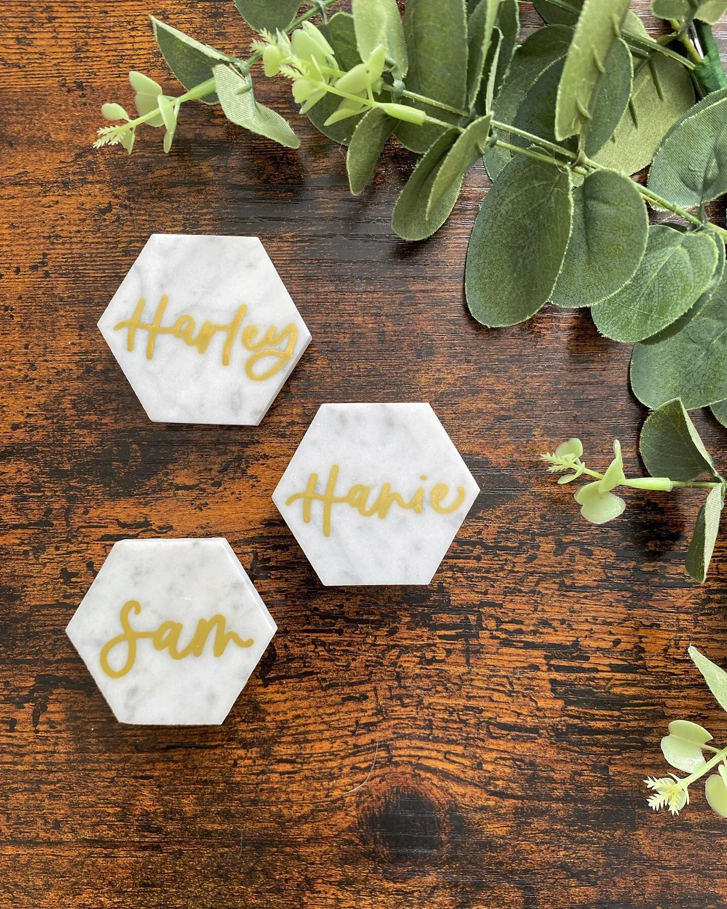 Spring is around the corner and so is wedding season! I can&rsquo;t wait to see what everyone&rsquo;s dream wedding looks like this year 😍 

These marble place cards also double as magnets, which is a cute little twist to coasters!