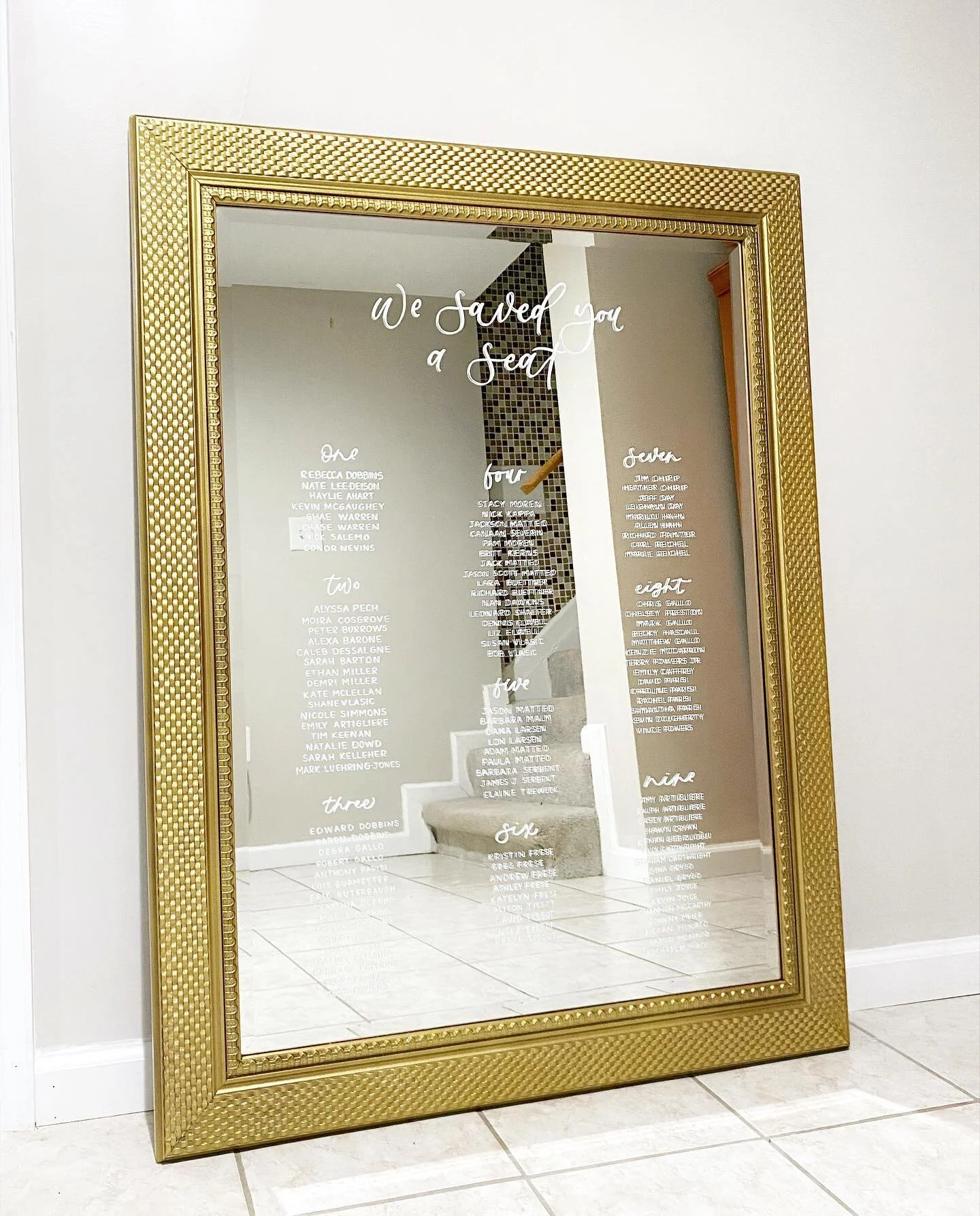 Mirror seating charts take about 12 hours to complete but are one of my favorite things to make ❤️ From mapping everything out to drawing grids to lettering all the guest names!  The end result is always so satisfying 😍