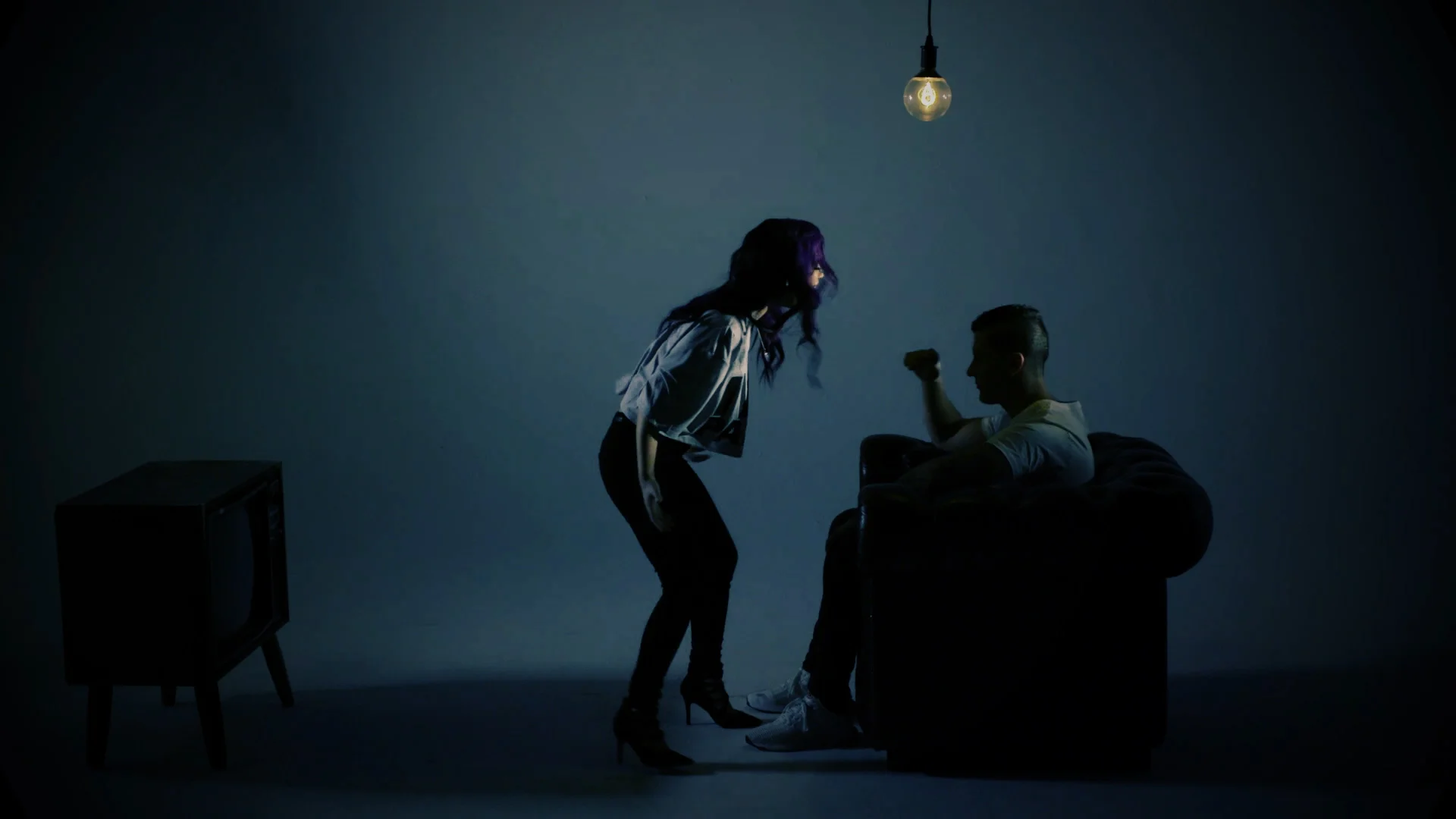 Love the way you lie - MUSIC VIDEO200.jpg