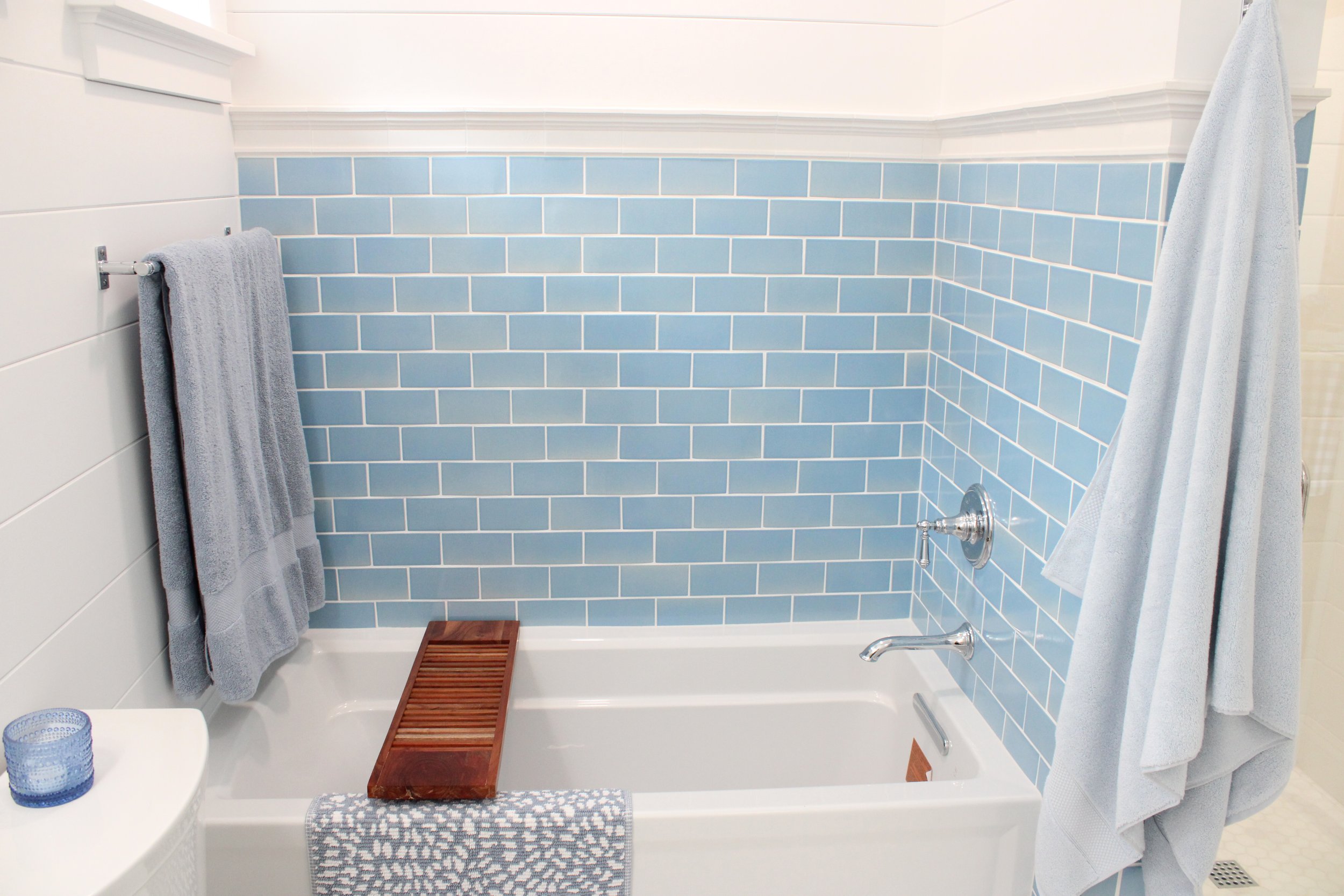 bathroom-remodel-freeland-wa-tub-tile.jpg.JPG