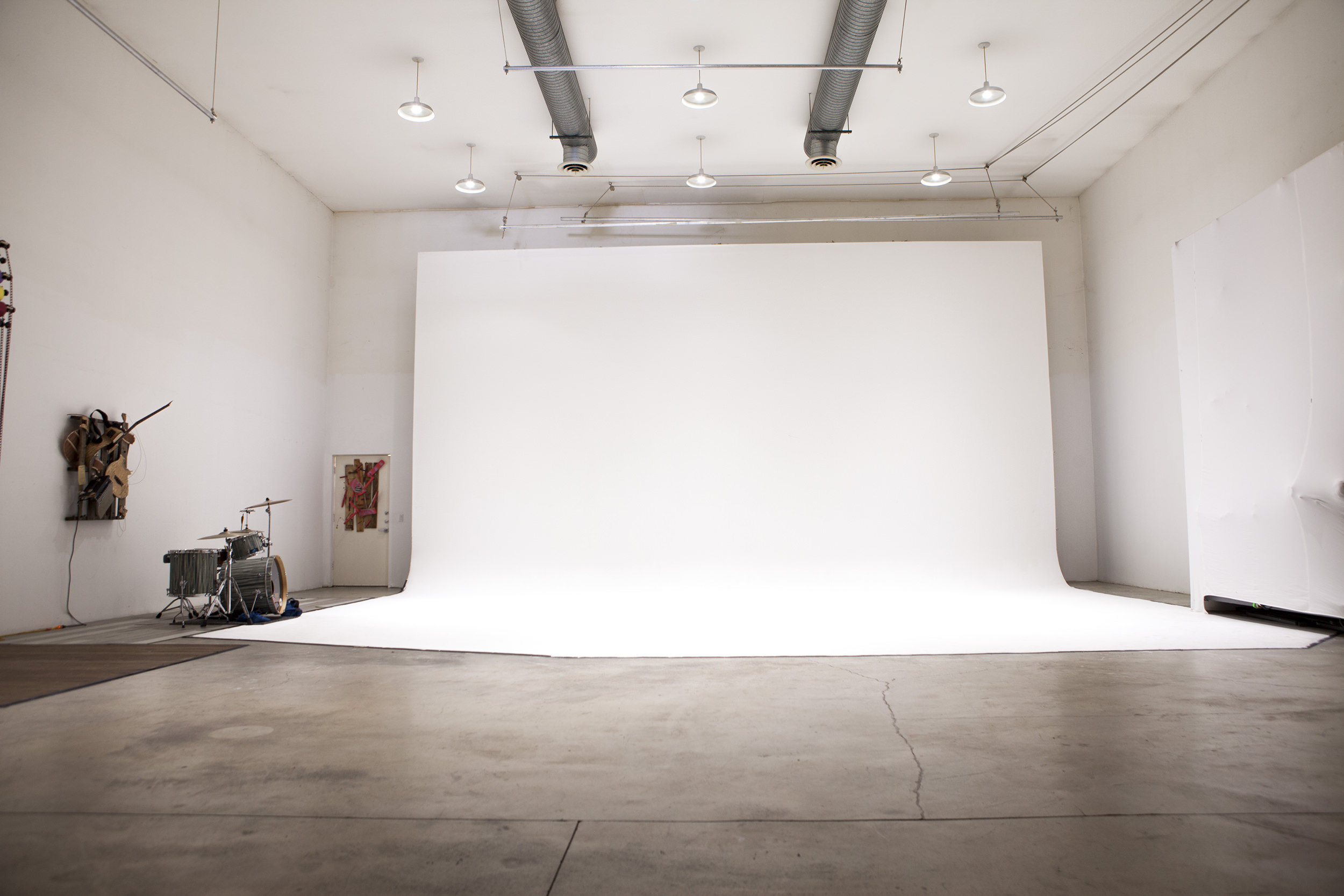  40 X 80 ft. shooting space with a 40 ft. cyclorama and 22 ft. ceilings.   Cyclorama Power:  360 Amps distributed to SIX 60 Amp Bates Outlets. 